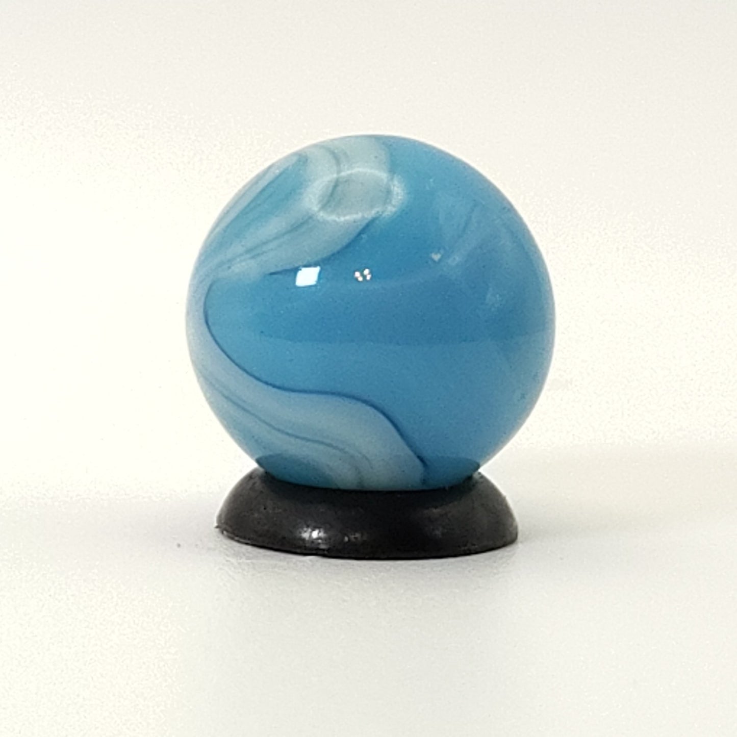 5/8" Swirl Marble Blue & White NM