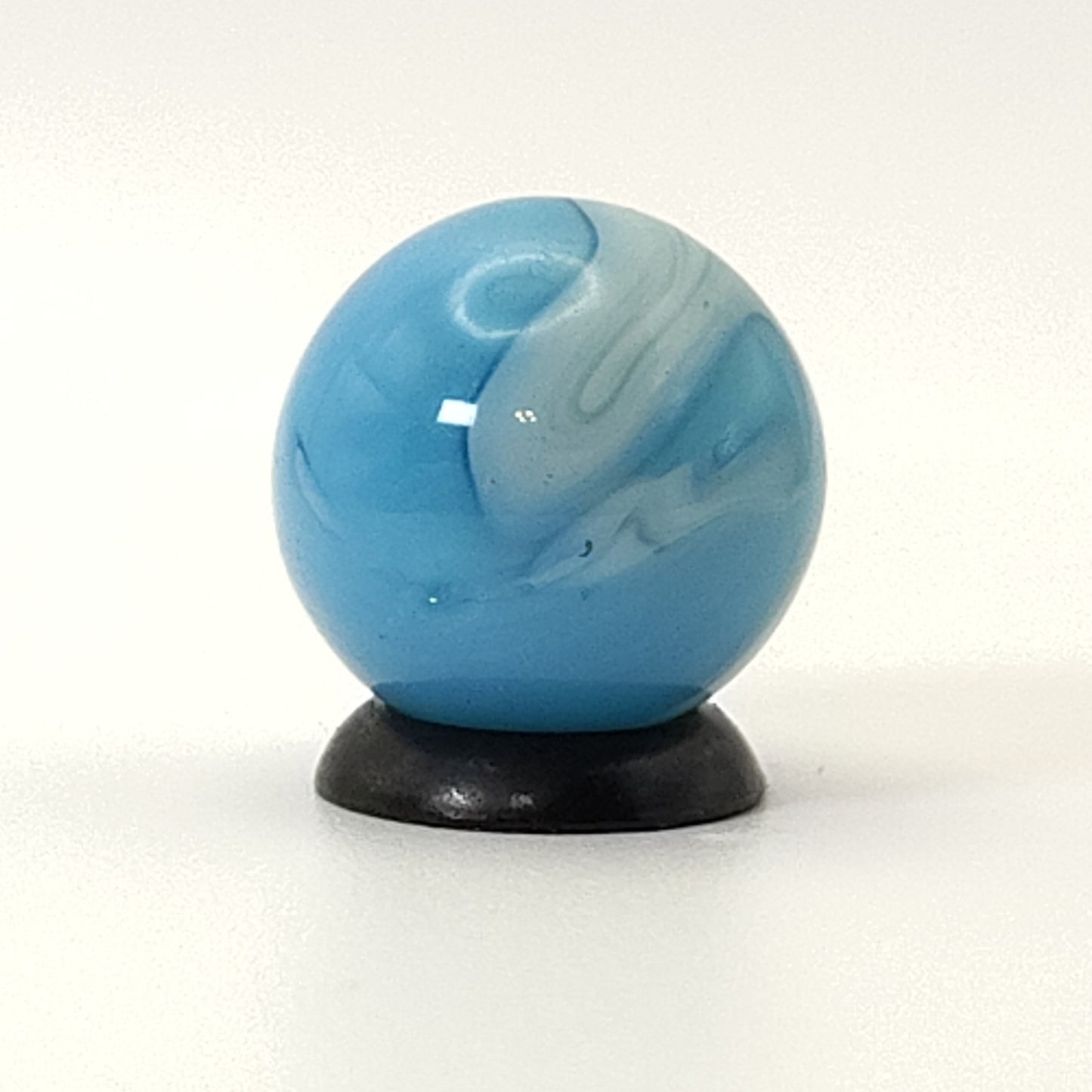 5/8" Swirl Marble Blue & White NM