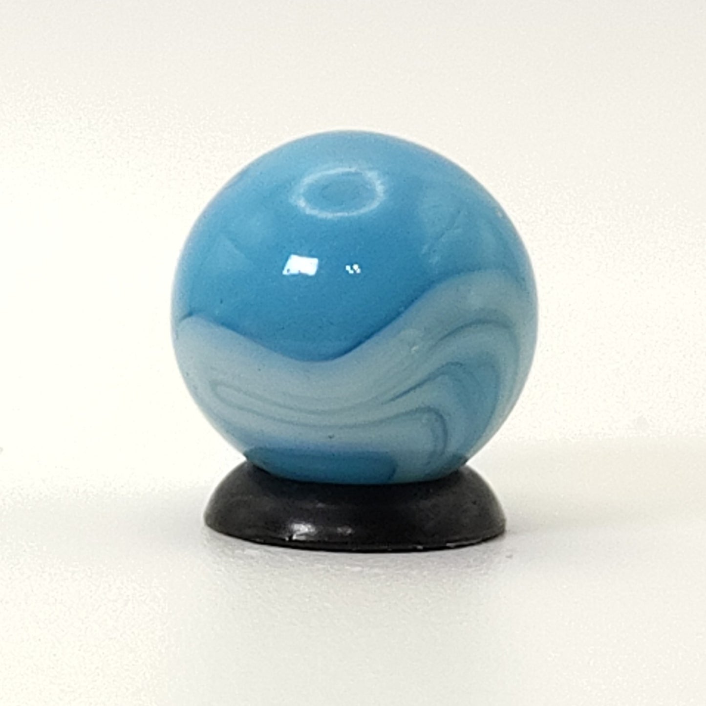 5/8" Swirl Marble Blue & White NM