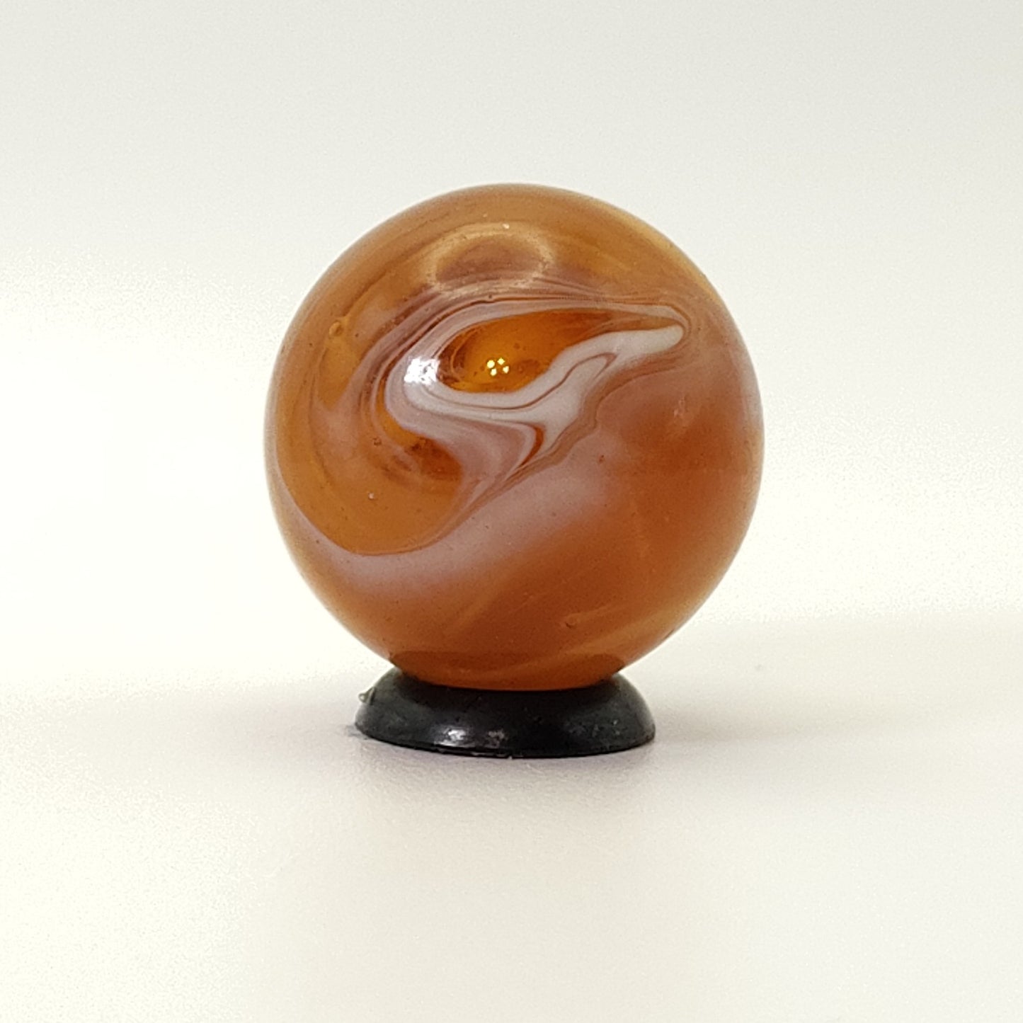 7/8" Amber Slag marble, feathered NM+