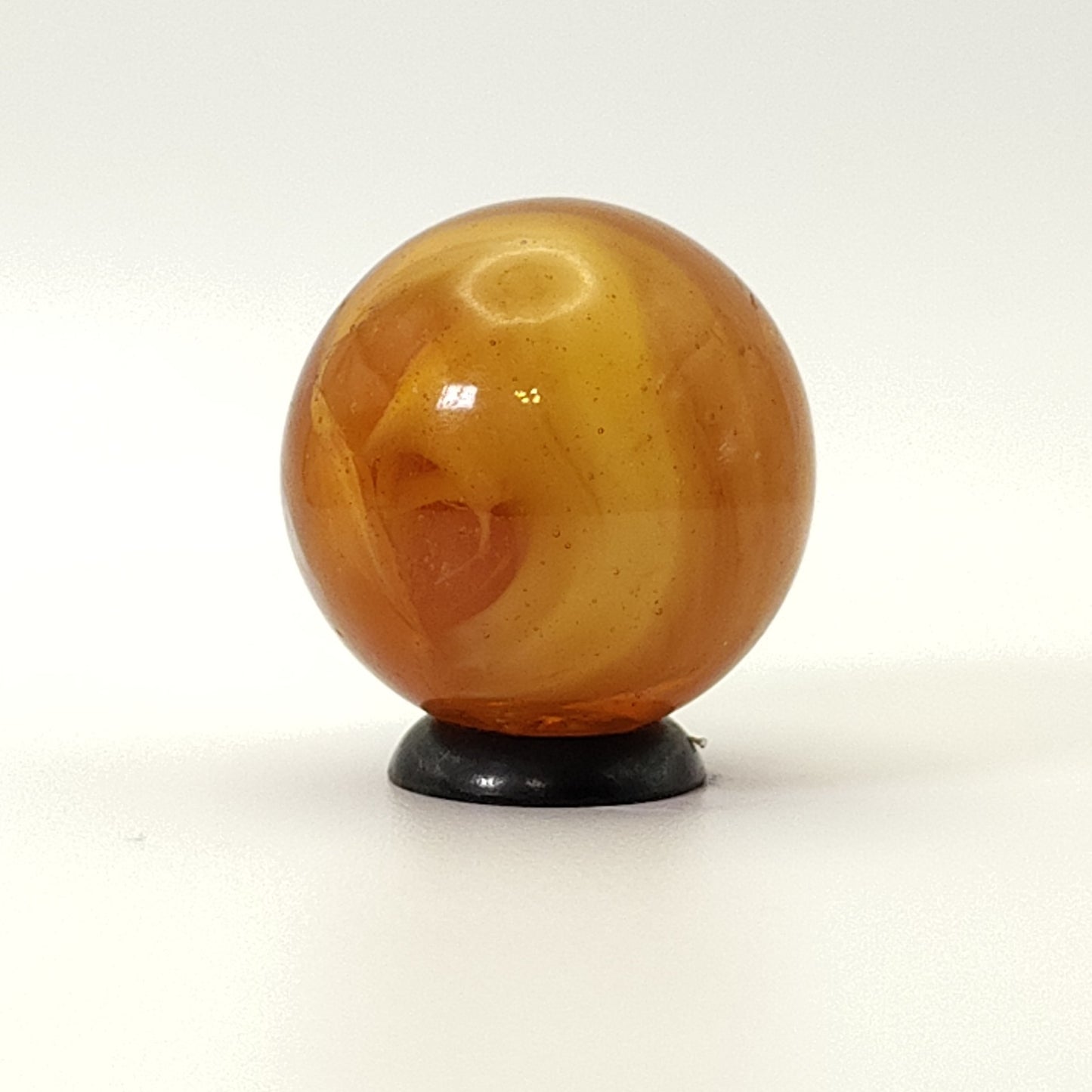 7/8" Amber Slag marble, feathered NM+