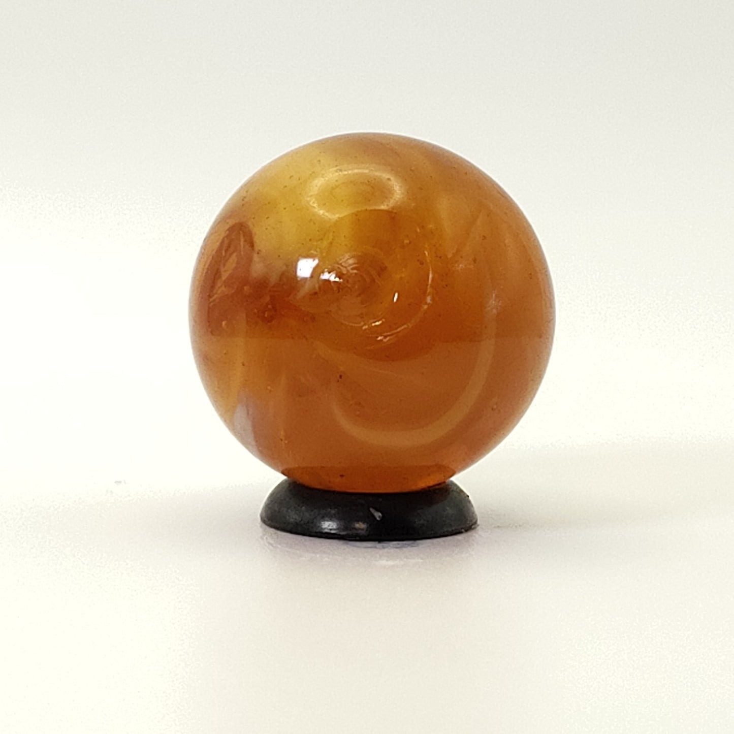 7/8" Amber Slag marble, feathered NM+