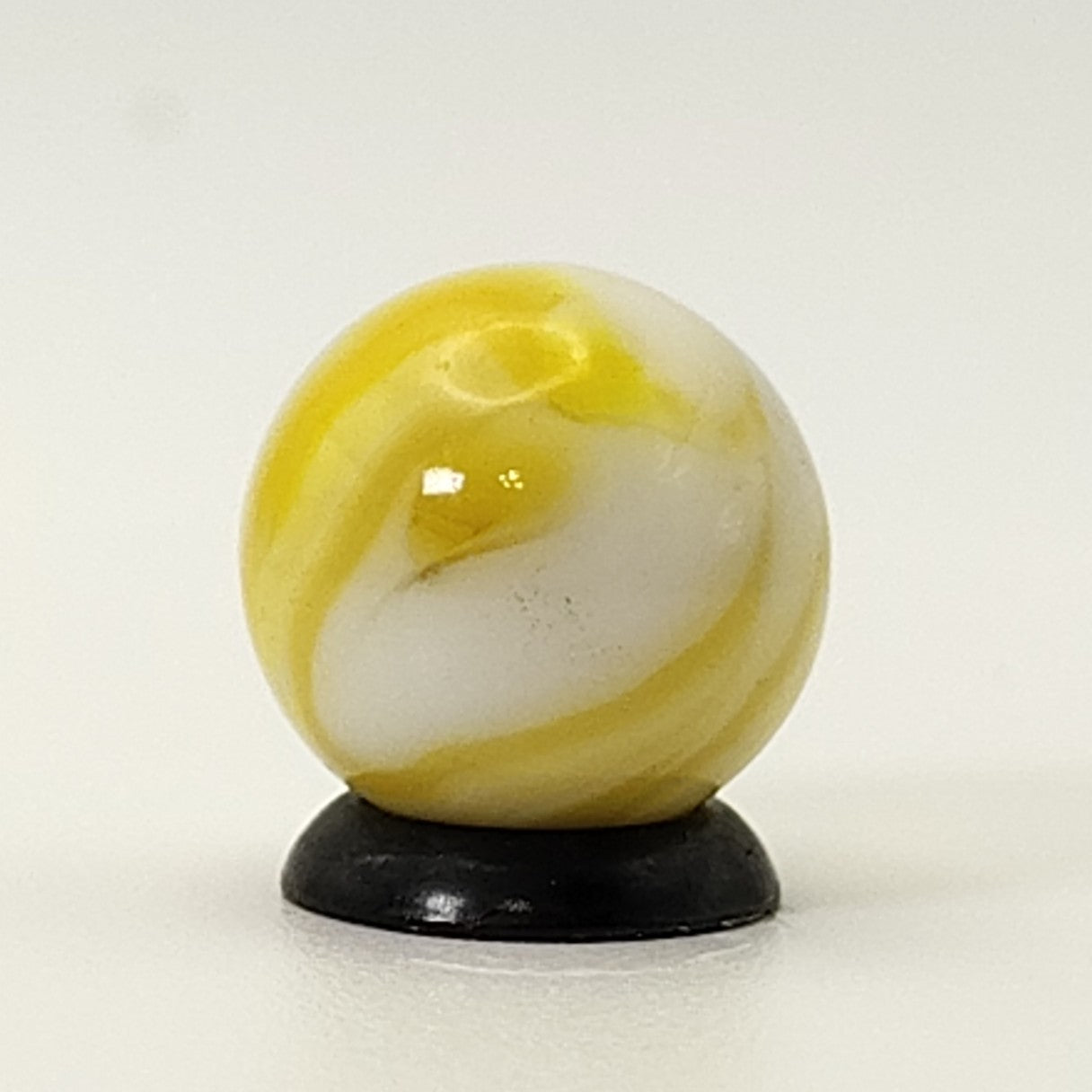 5/8" Swirl Marble Yellow & White UV NM+