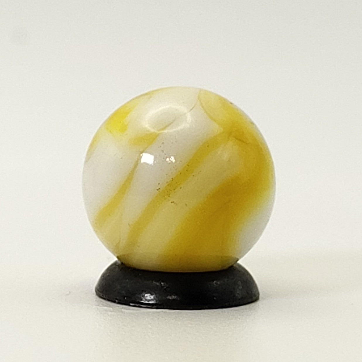 5/8" Swirl Marble Yellow & White UV NM+