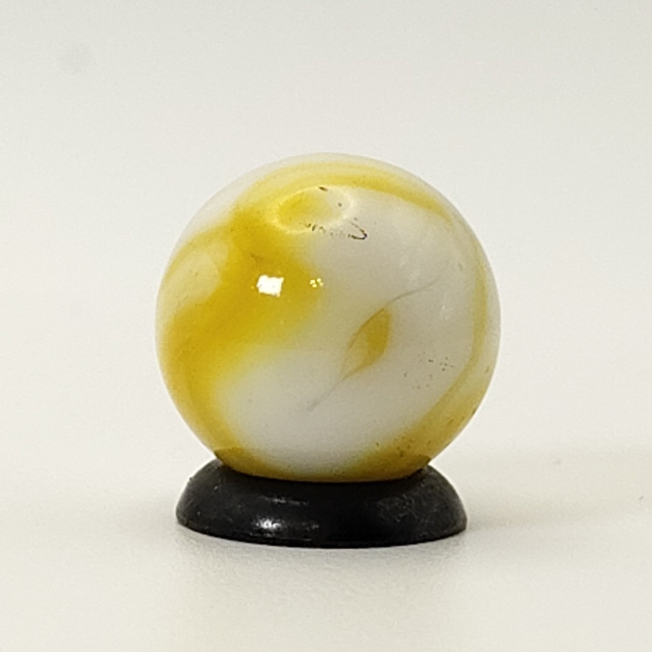 5/8" Swirl Marble Yellow & White UV NM+