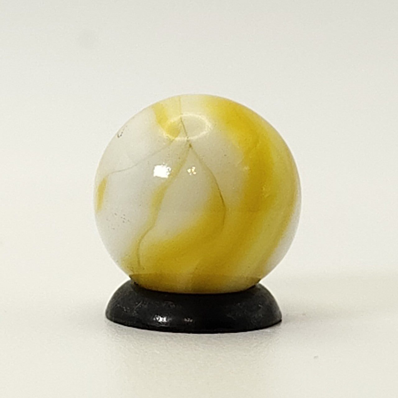 5/8" Swirl Marble Yellow & White UV NM+