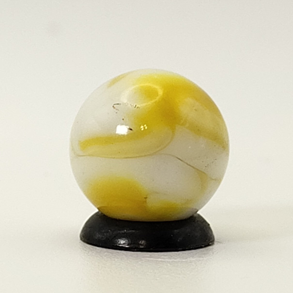 5/8" Swirl Marble Yellow & White UV NM+