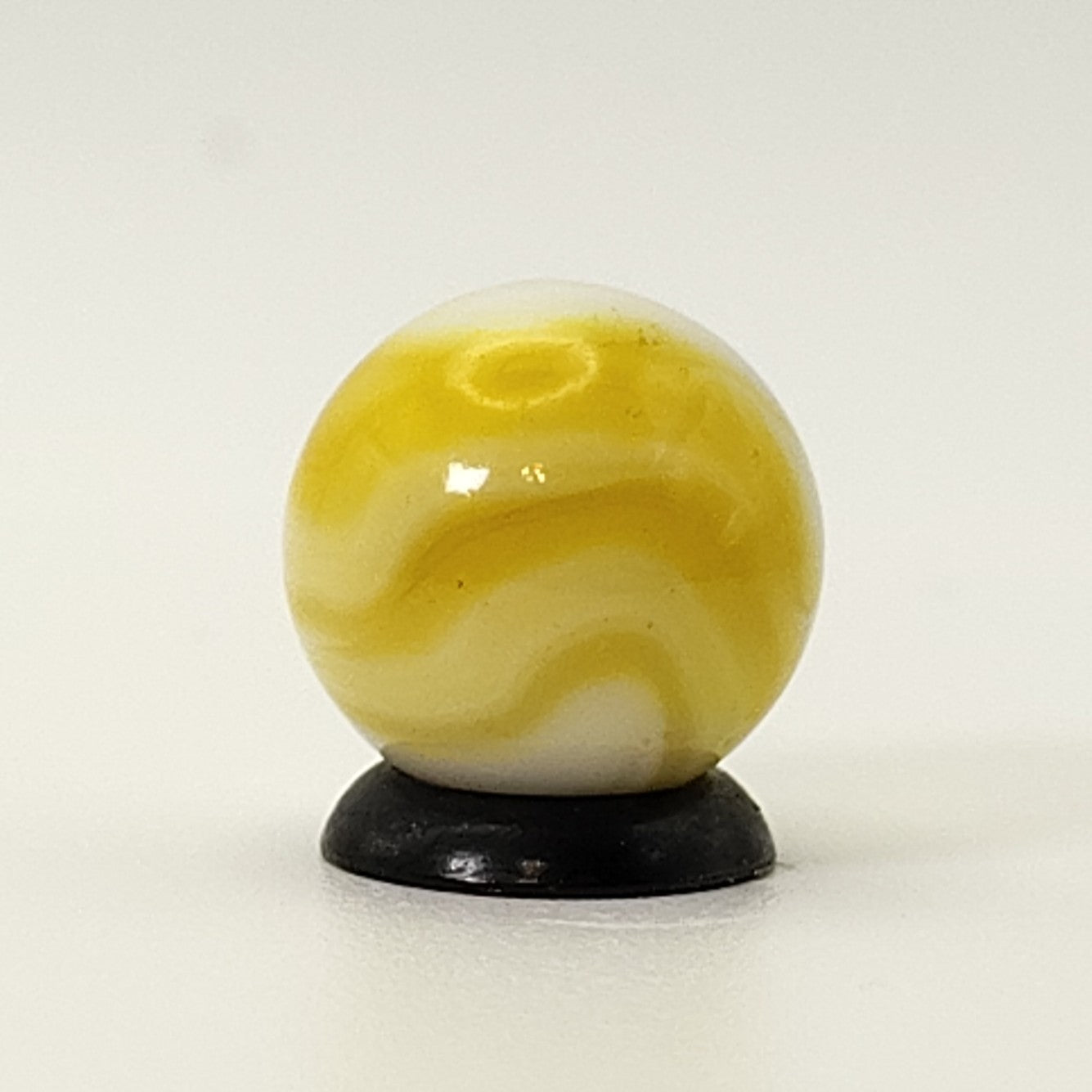 5/8" Swirl Marble Yellow & White UV NM+
