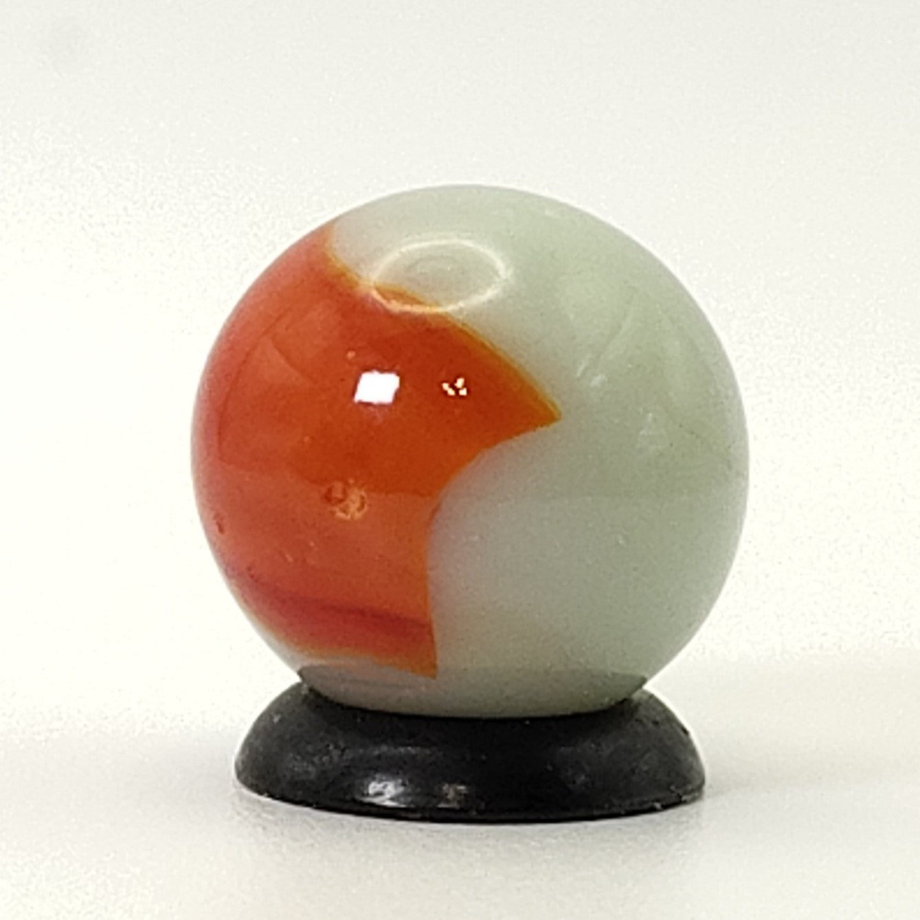 5/8" Akro Agate Patch Marble Red & White NM