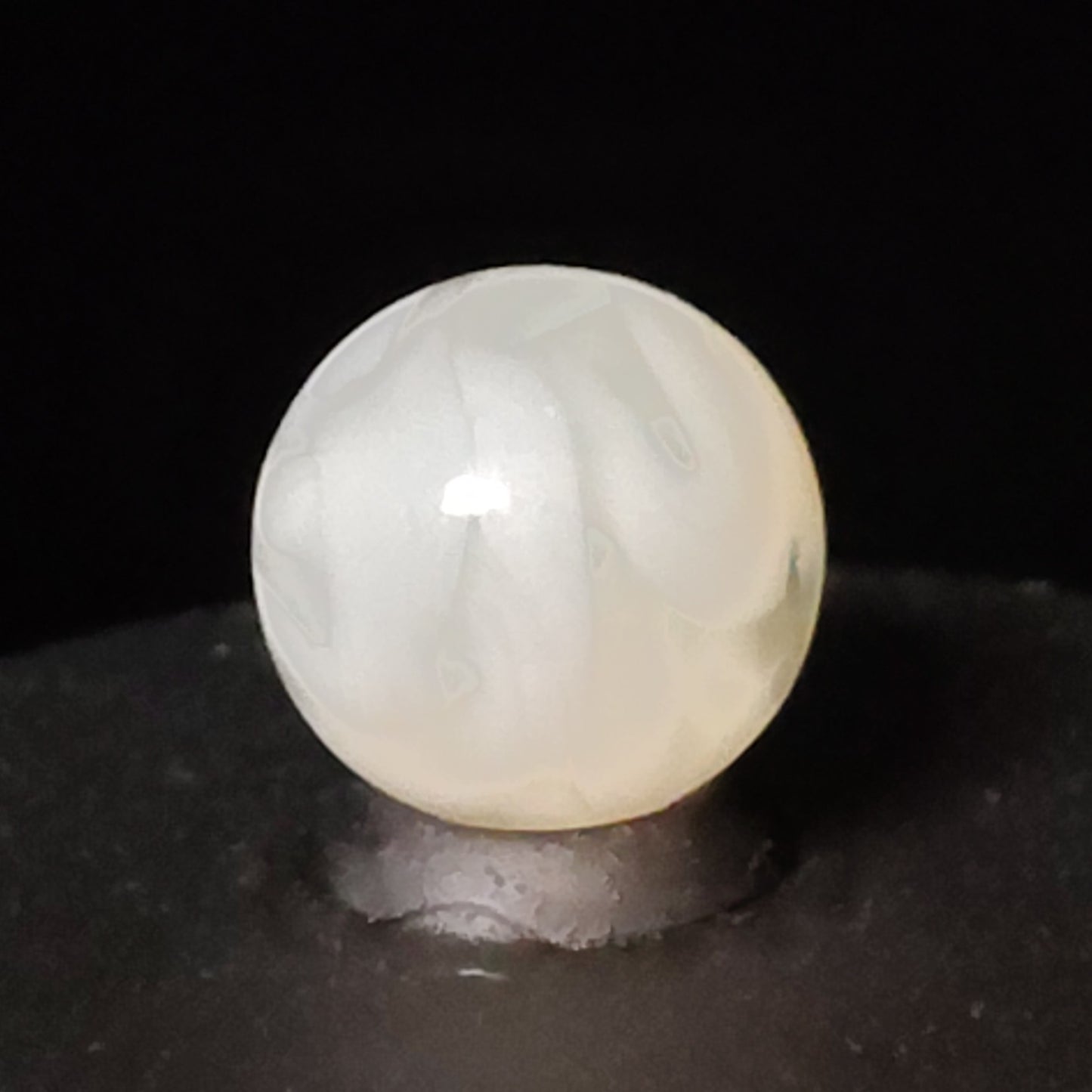 5/8" Transparent Clear Base Marble with White Ribbons Manganese glow MINT