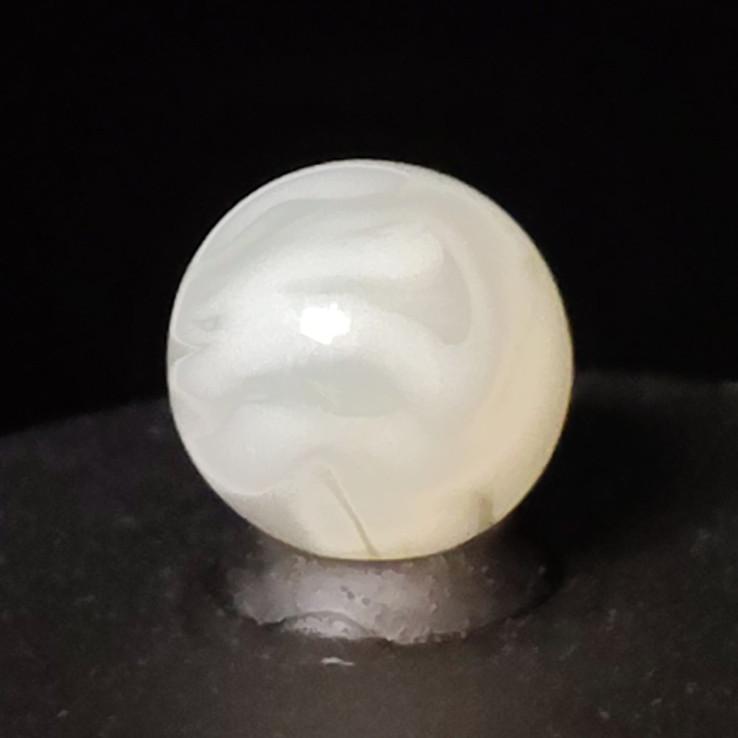 5/8" Transparent Clear Base Marble with White Ribbons Manganese glow MINT