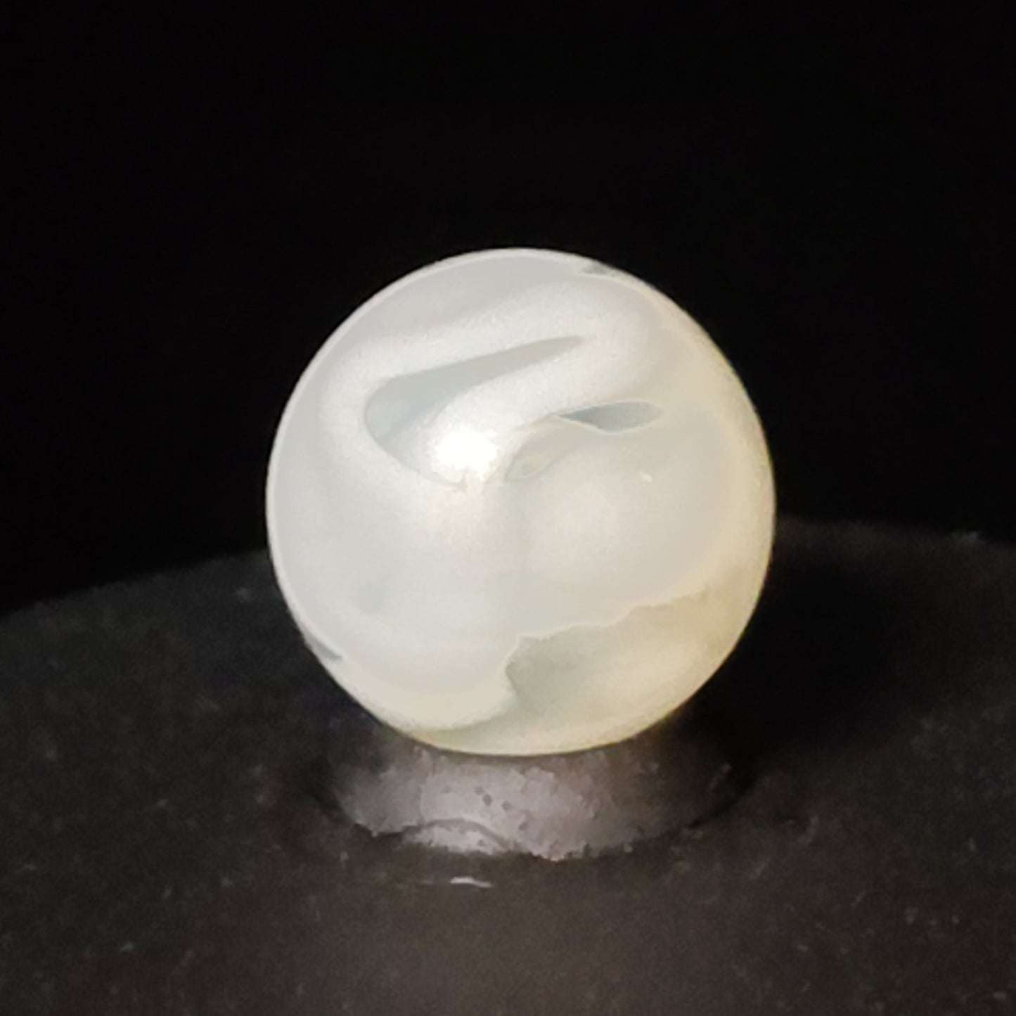 5/8" Transparent Clear Base Marble with White Ribbons Manganese glow MINT