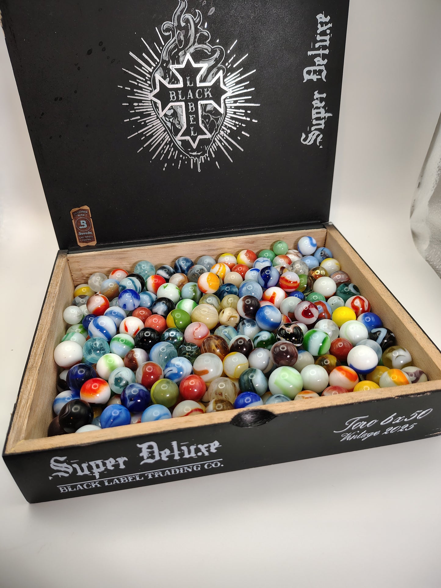 3lbs mixed vintage marbles in cigar box NM+ to M