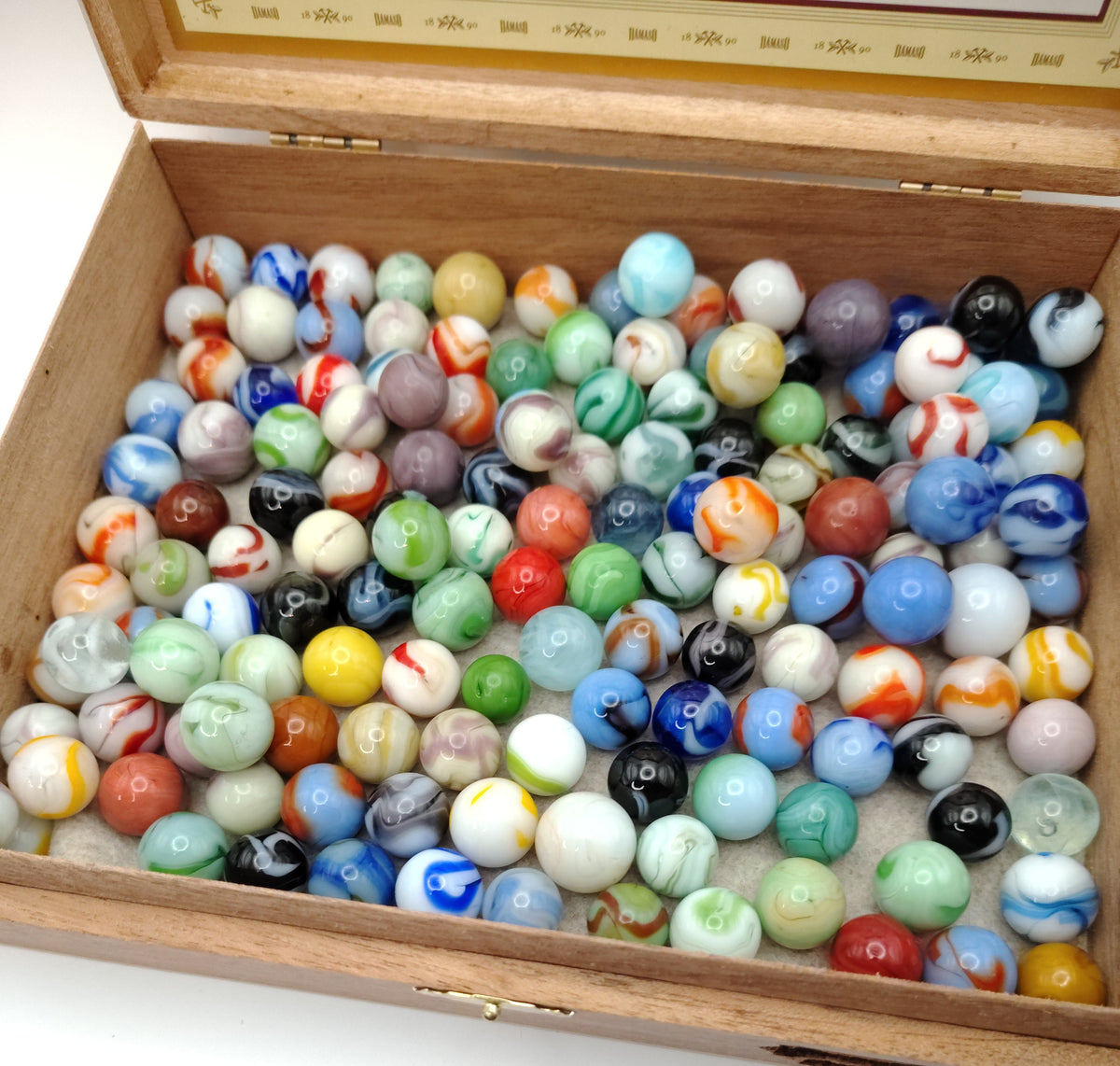 Almost 3lbs of a Variety of Swirl Marbles in a cigar box!  NM-M