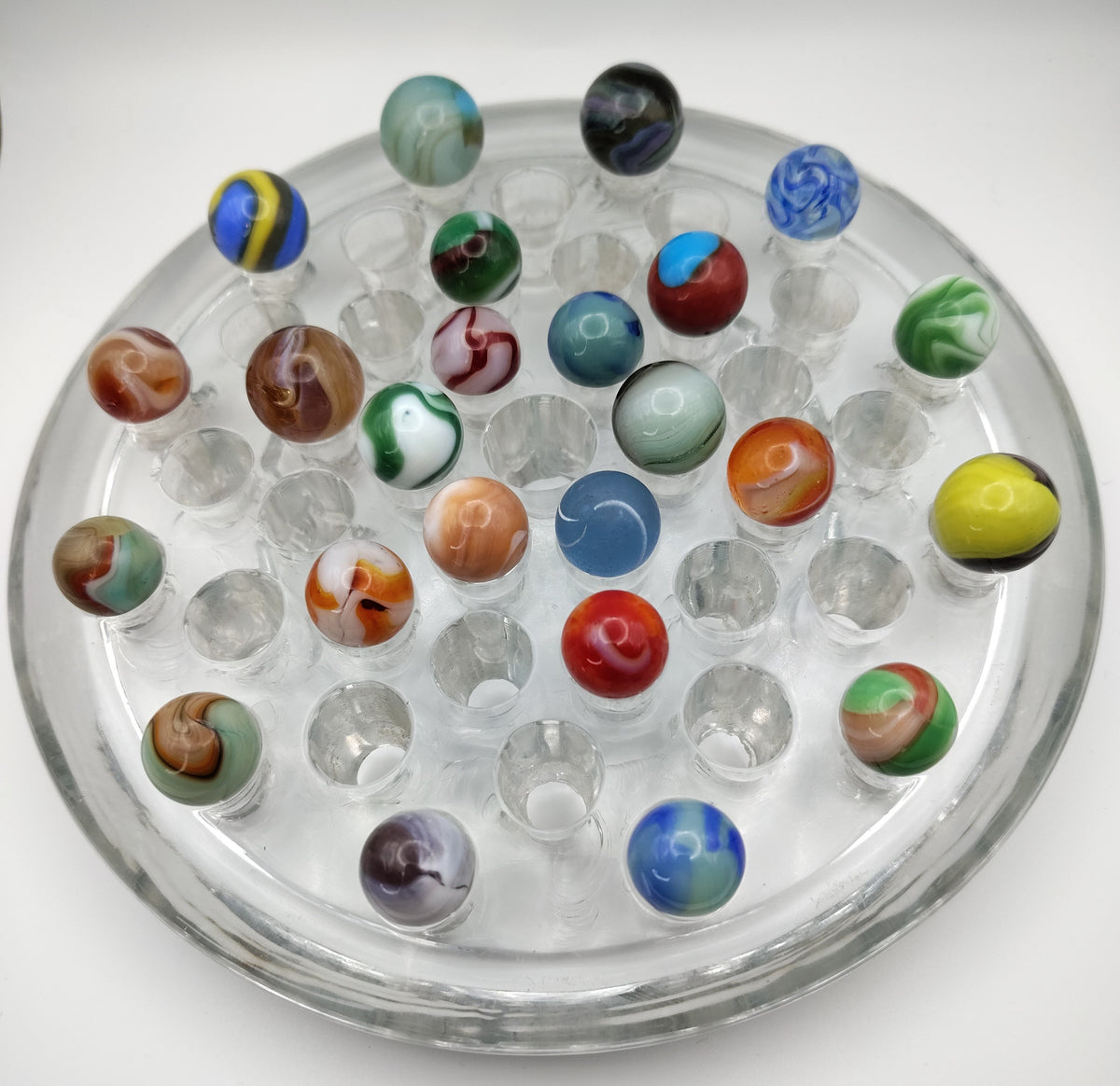 Foam padded cigar box with 24 great marbles! NM-M (see photos) Names in desc.