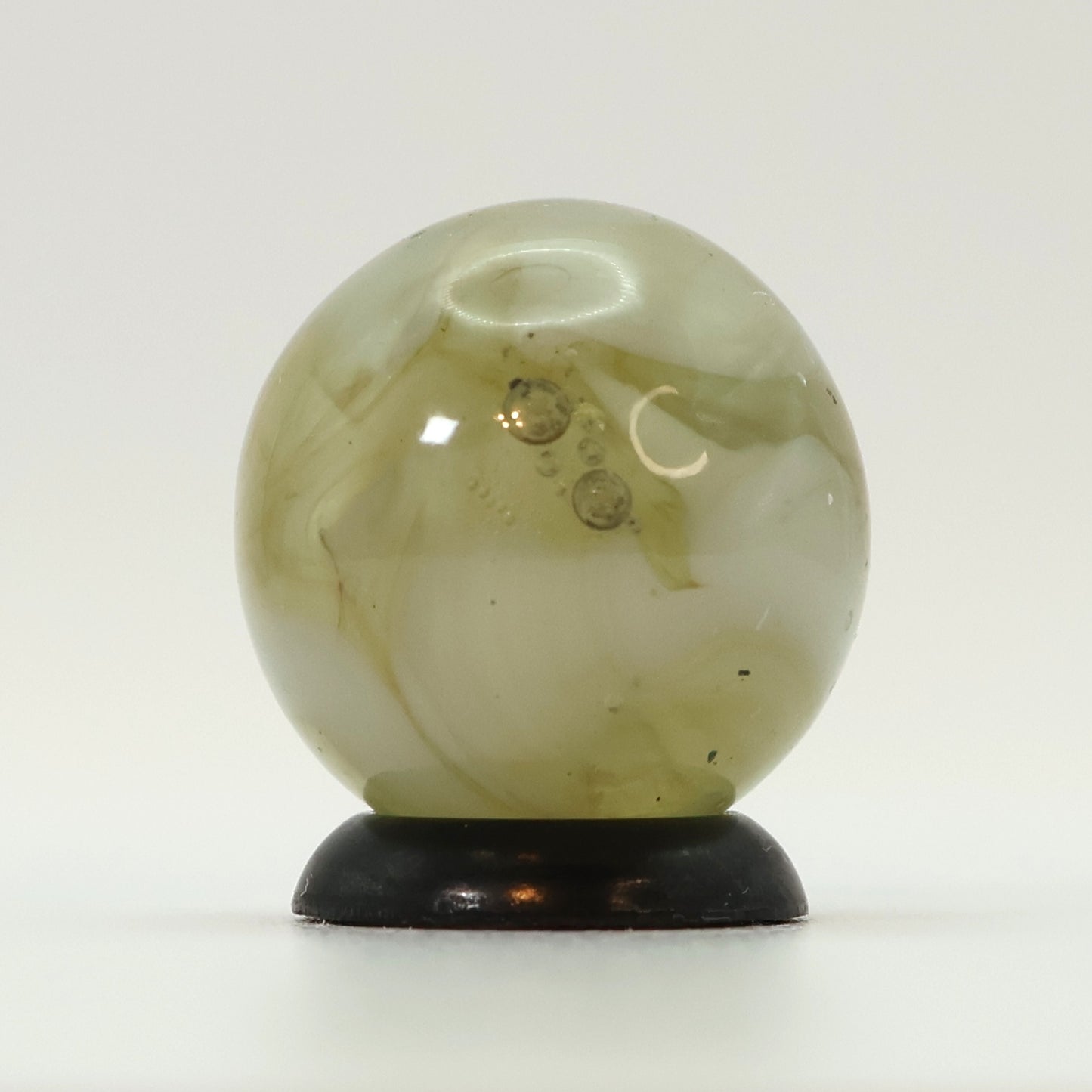 5/8" Swirl Marble Clear Base with White Ribbons big bubbles! NM+