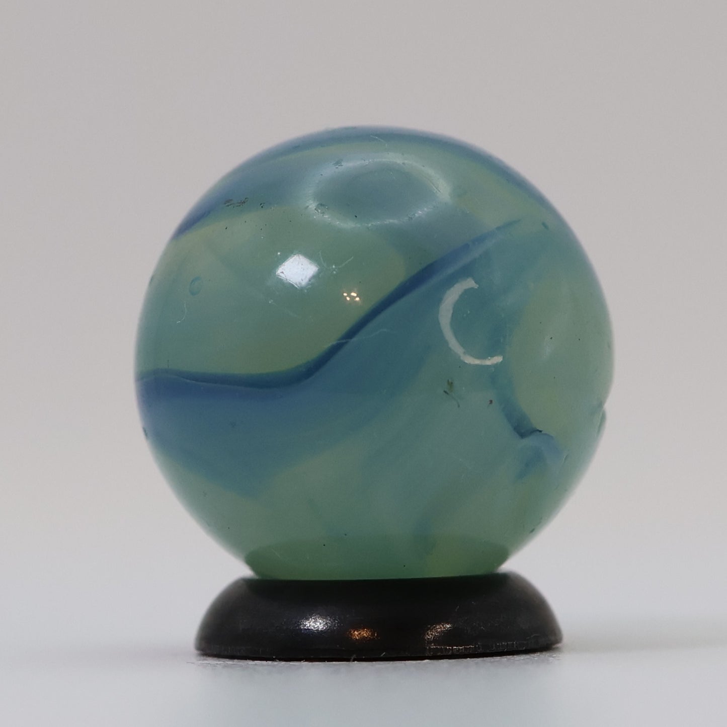 11/16" Translucent Swirl Marble Blue on Blue NM