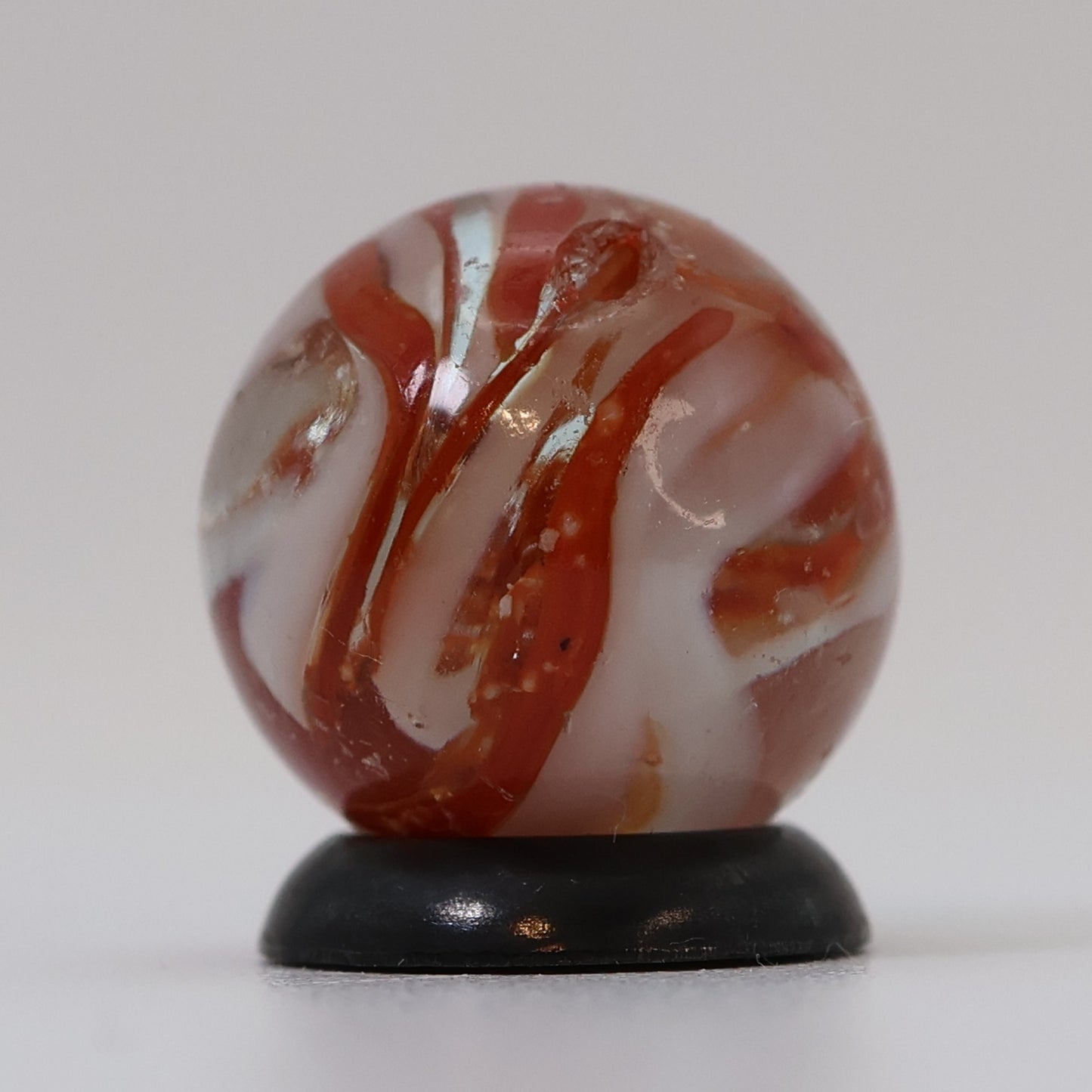 5/8" Veiligglas (Wire Pull) Marble Clear base red & white ribbons NM-