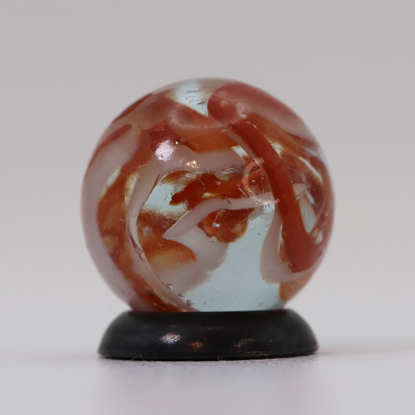 5/8" Veiligglas (Wire Pull) Marble Clear base red & white ribbons NM-