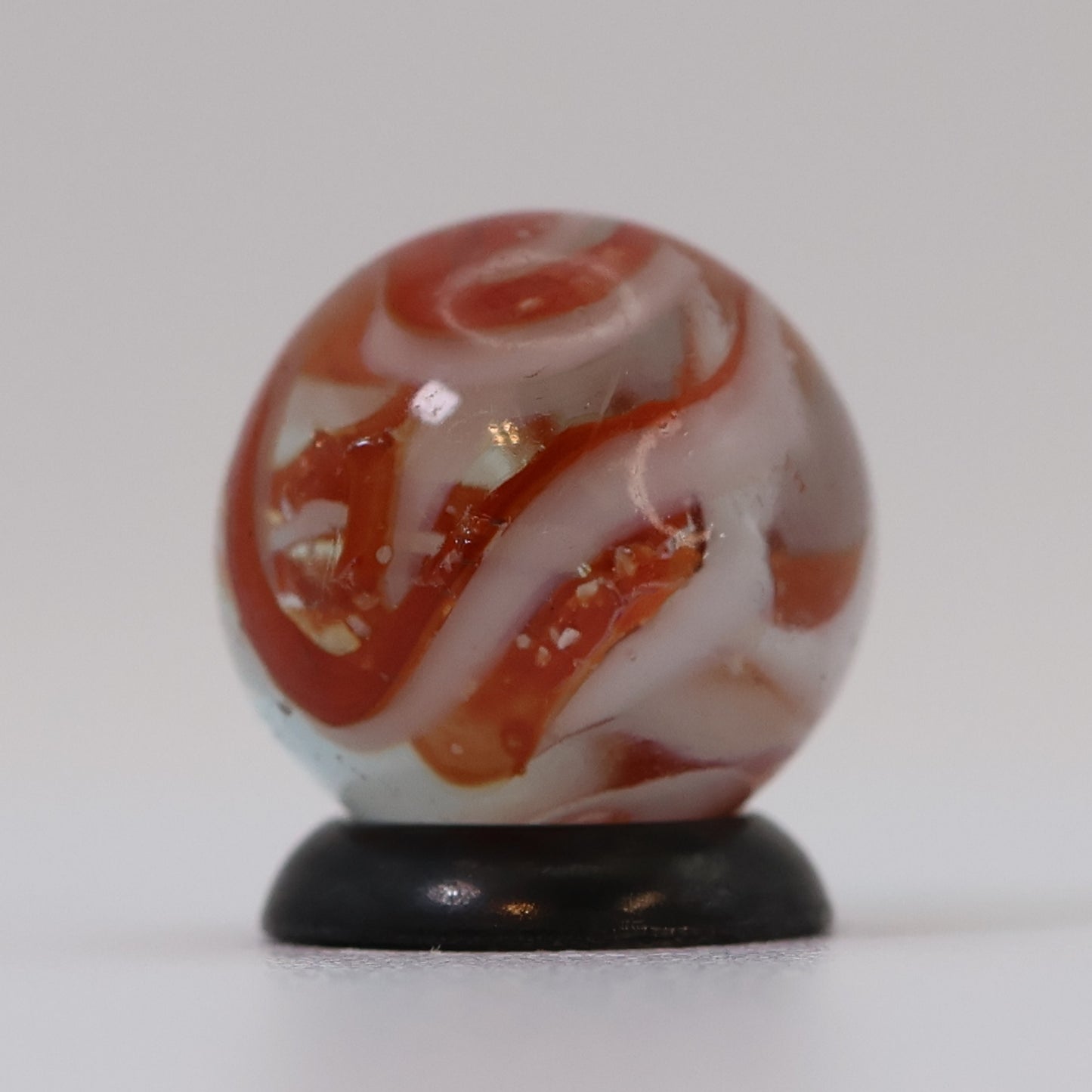 5/8" Veiligglas (Wire Pull) Marble Clear base red & white ribbons NM-