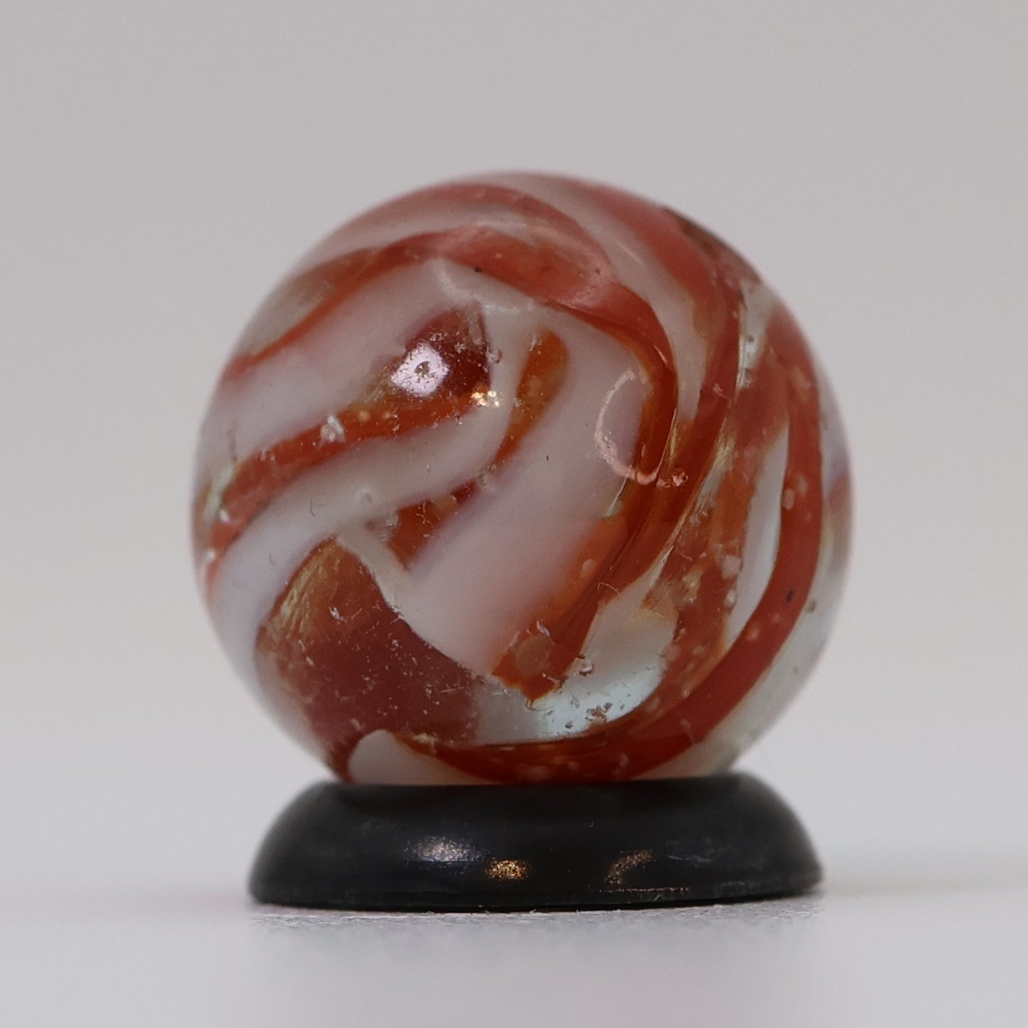 5/8" Veiligglas (Wire Pull) Marble Clear base red & white ribbons NM-