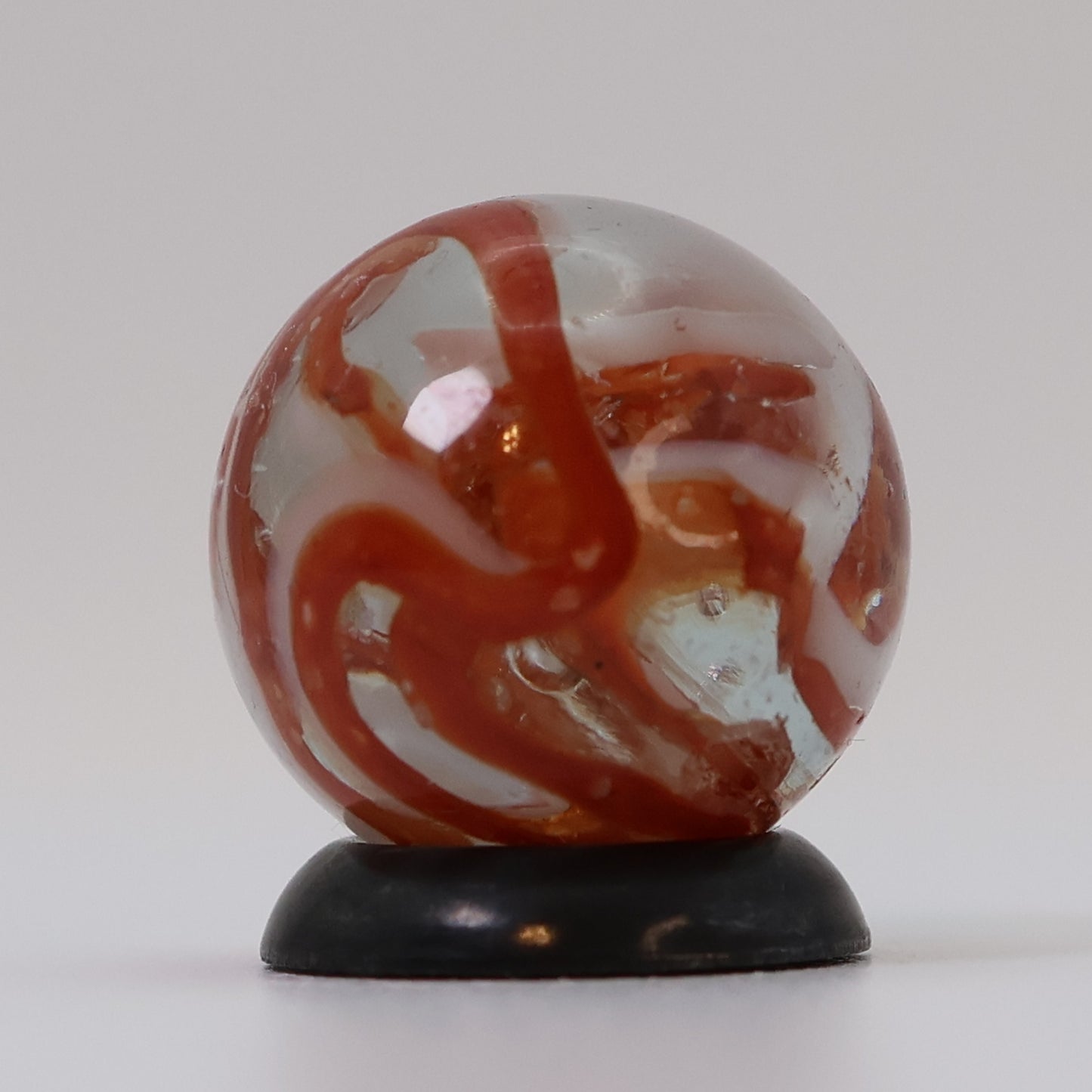 5/8" Veiligglas (Wire Pull) Marble Clear base red & white ribbons NM-