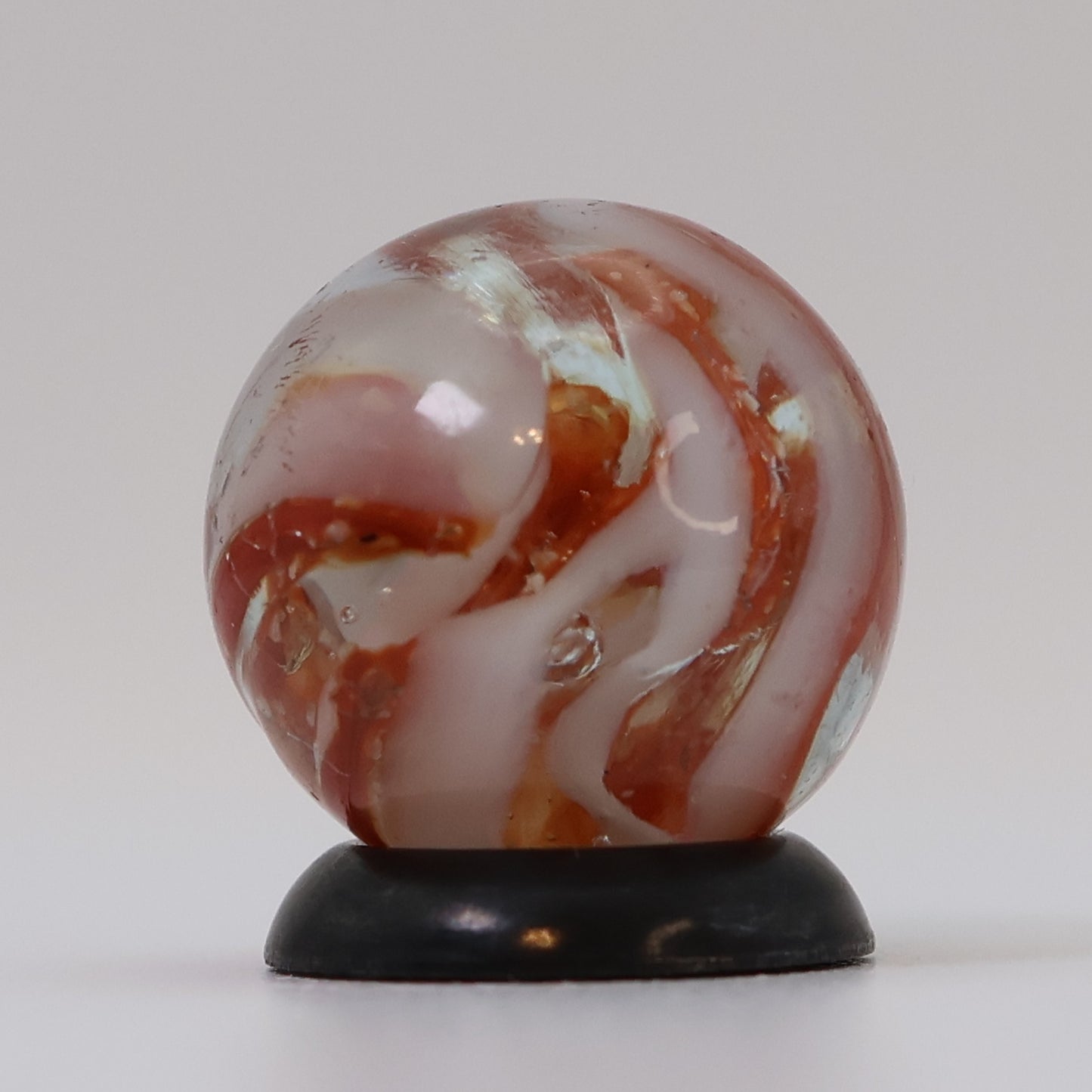 5/8" Veiligglas (Wire Pull) Marble Clear base red & white ribbons NM-