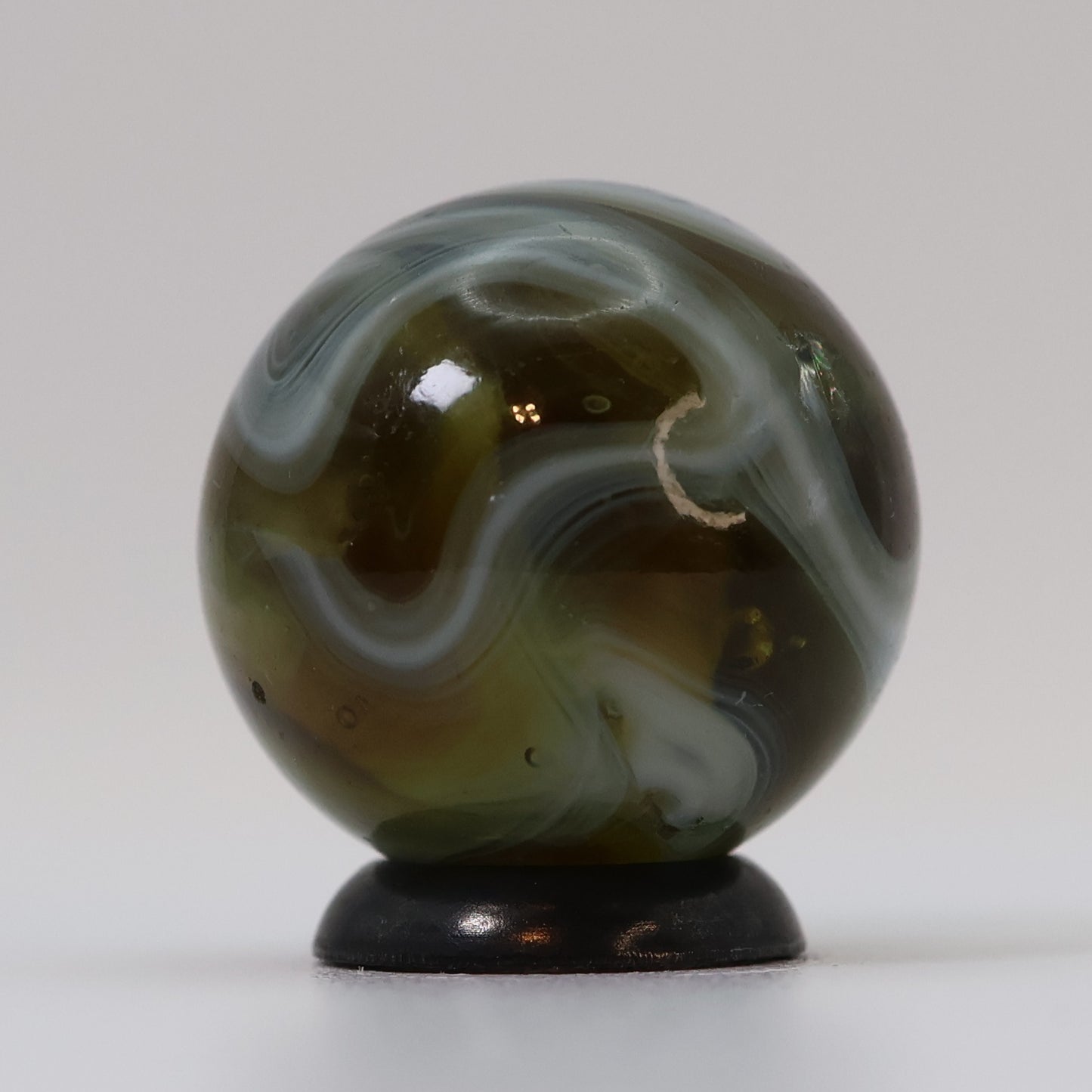 3/4" Translucent Amber Swirl Marble with White Ribbons NM