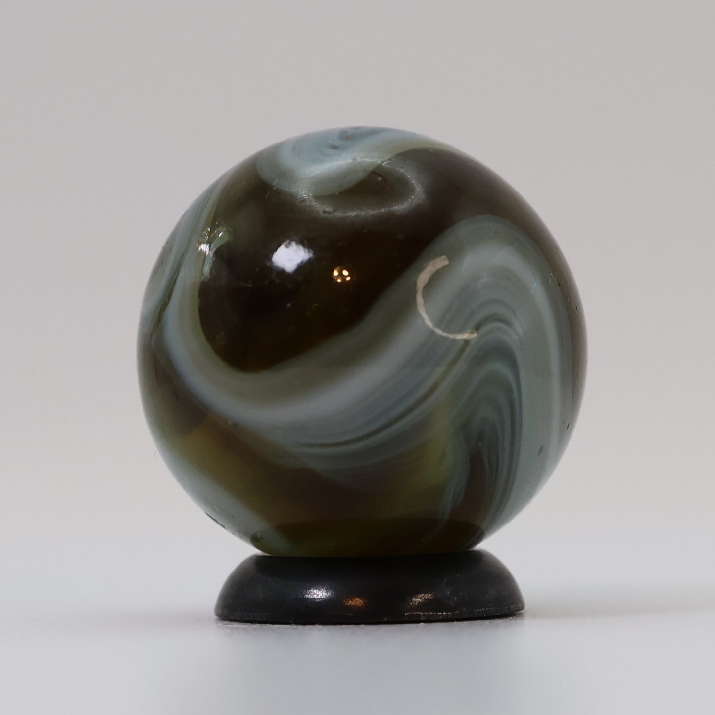 3/4" Translucent Amber Swirl Marble with White Ribbons NM