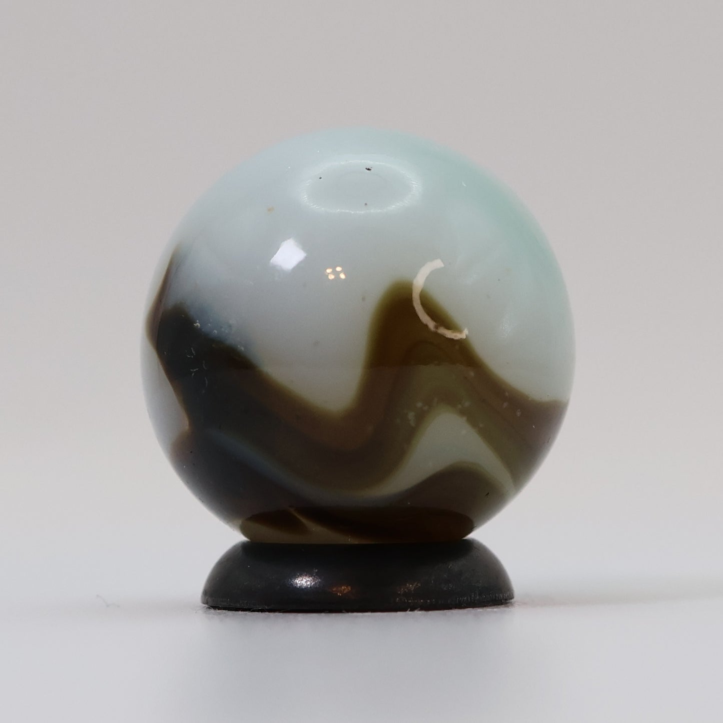 18mm Ravenswood? Swirl Marble White Base Brown Ribbons UV NM