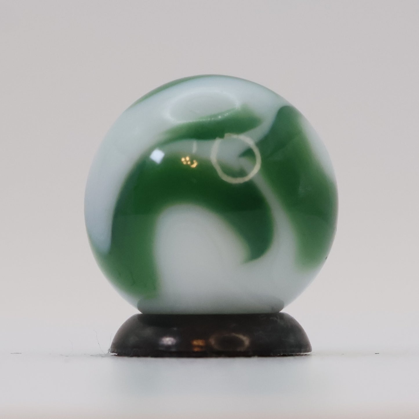 5/8" Calligraphy Swirl Marble Green & White NM+