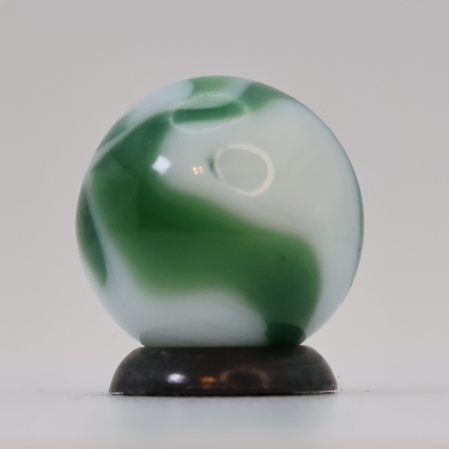 5/8" Calligraphy Swirl Marble Green & White NM+