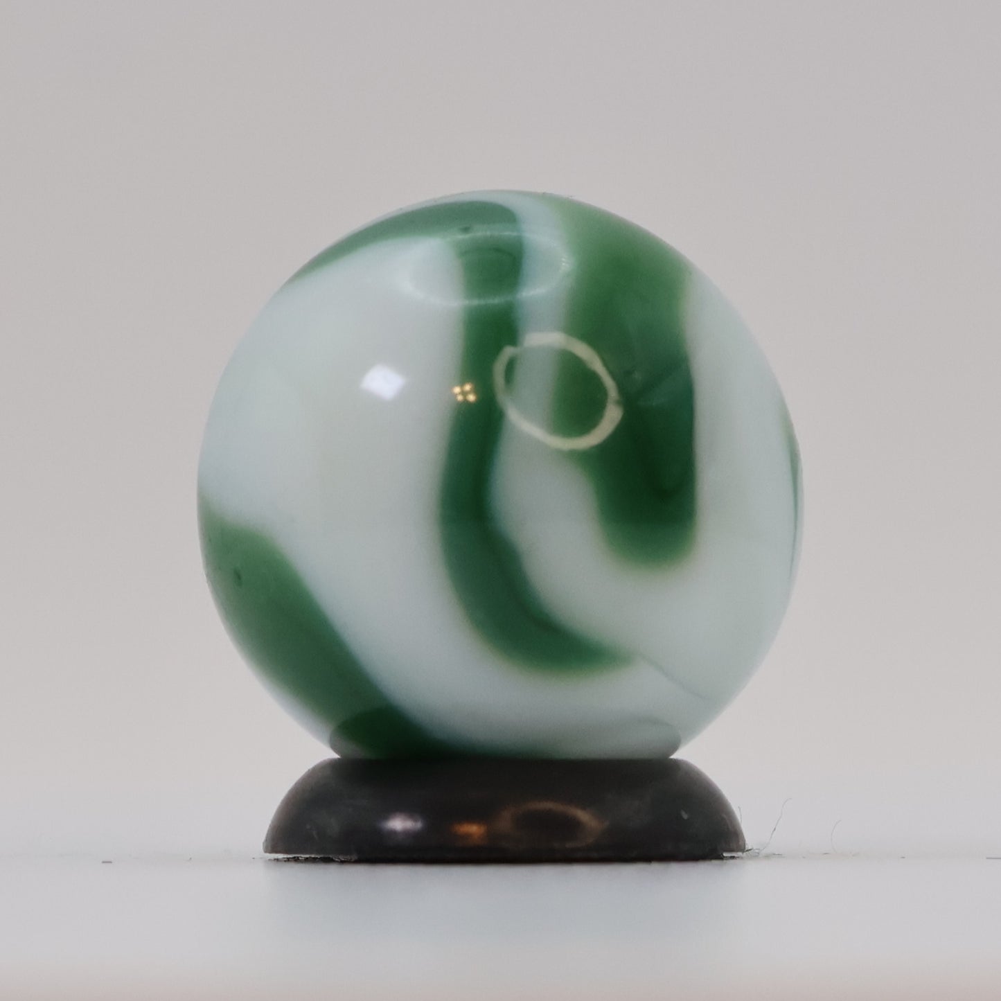 5/8" Calligraphy Swirl Marble Green & White NM+