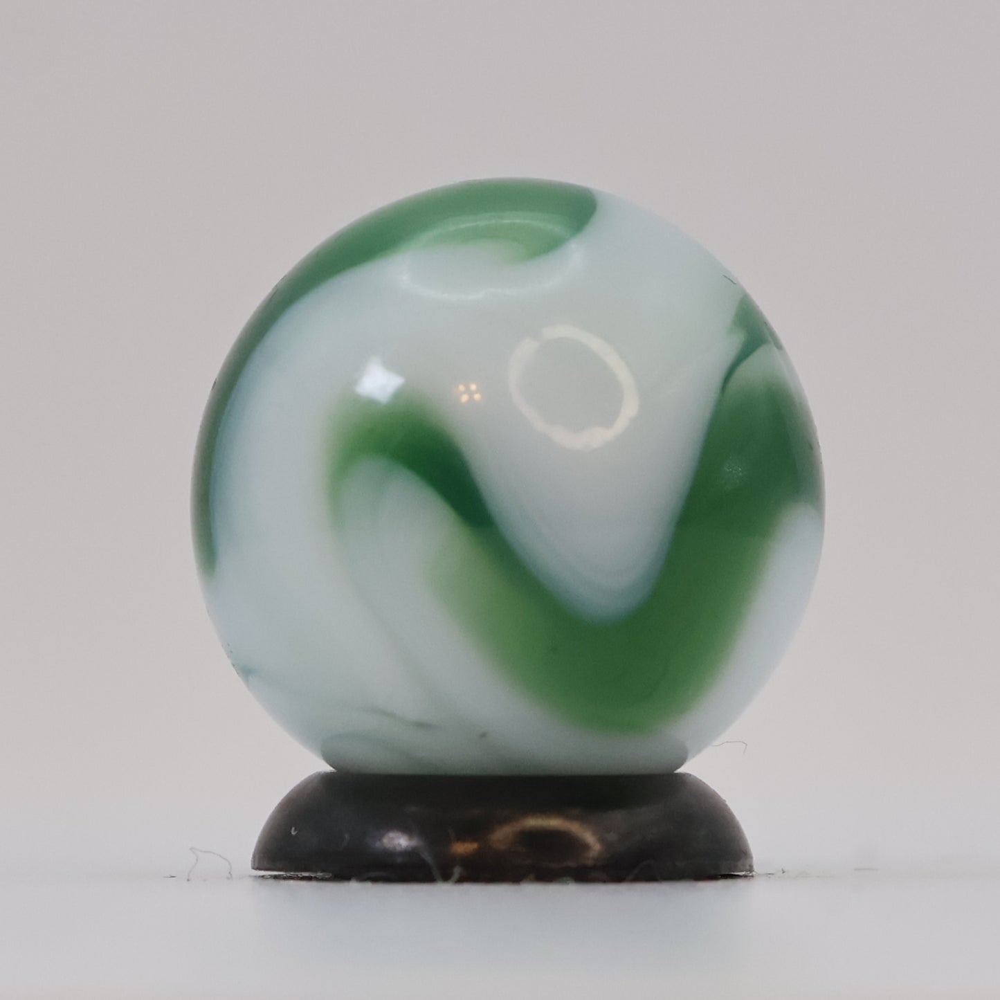 5/8" Calligraphy Swirl Marble Green & White NM+