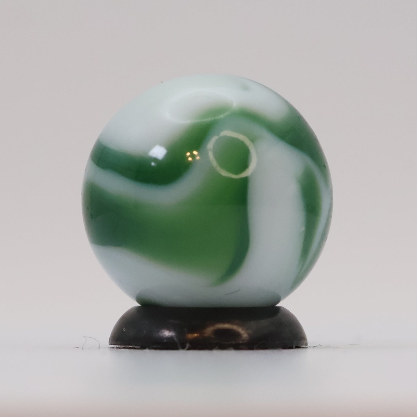 5/8" Calligraphy Swirl Marble Green & White NM+