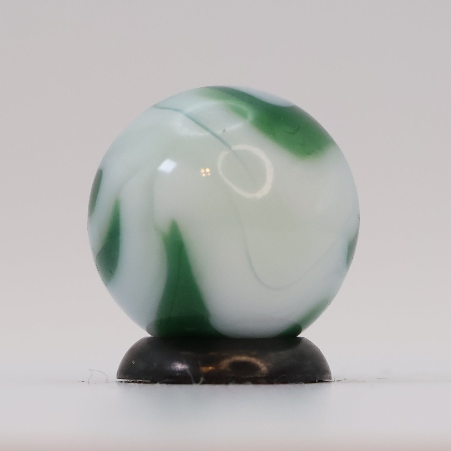 5/8" Calligraphy Swirl Marble Green & White NM+