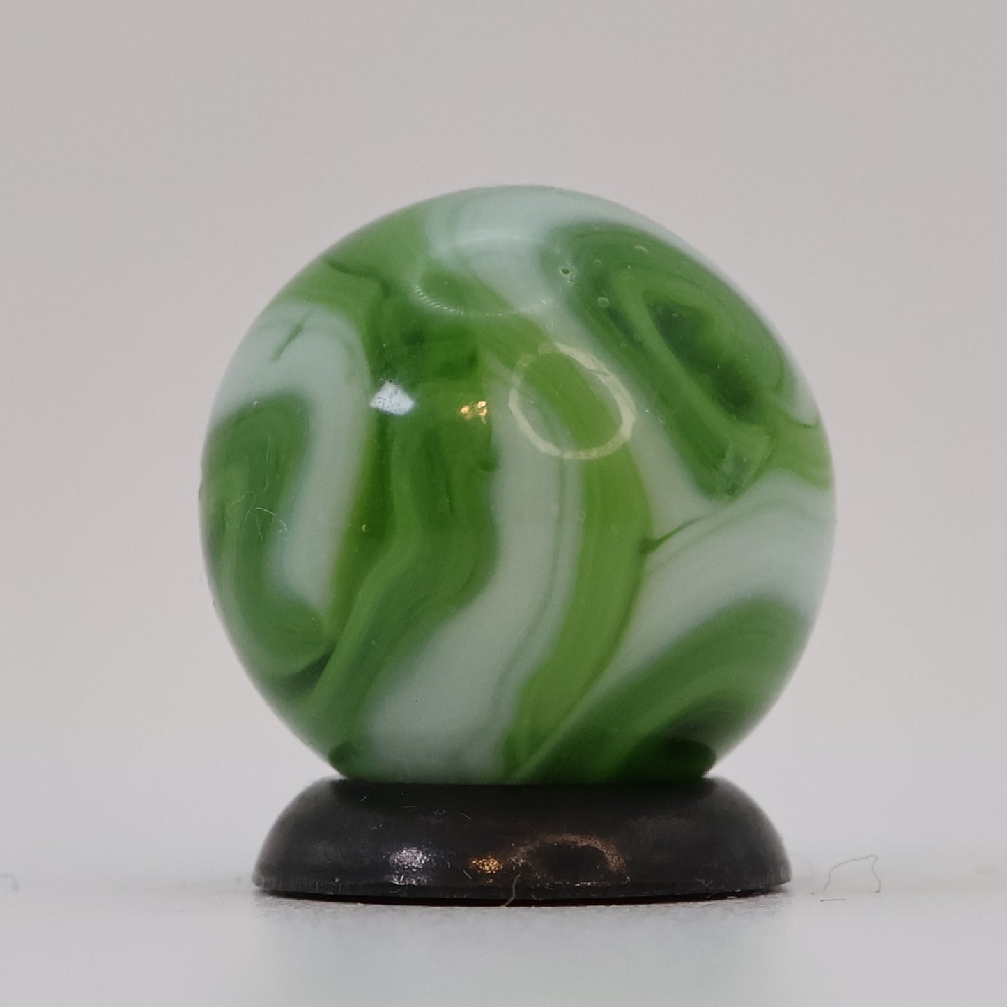 5/8" Gorgeous Swirl Marble Green & White NM
