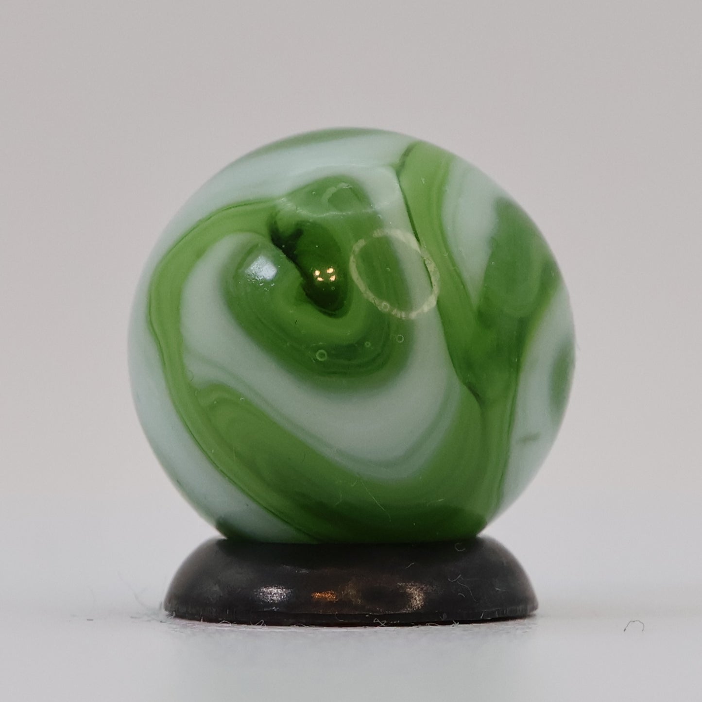 5/8" Gorgeous Swirl Marble Green & White NM
