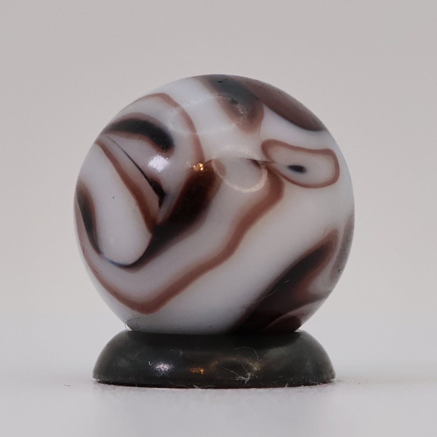 5/8" Swirl Marble Deep Purple & White NM+