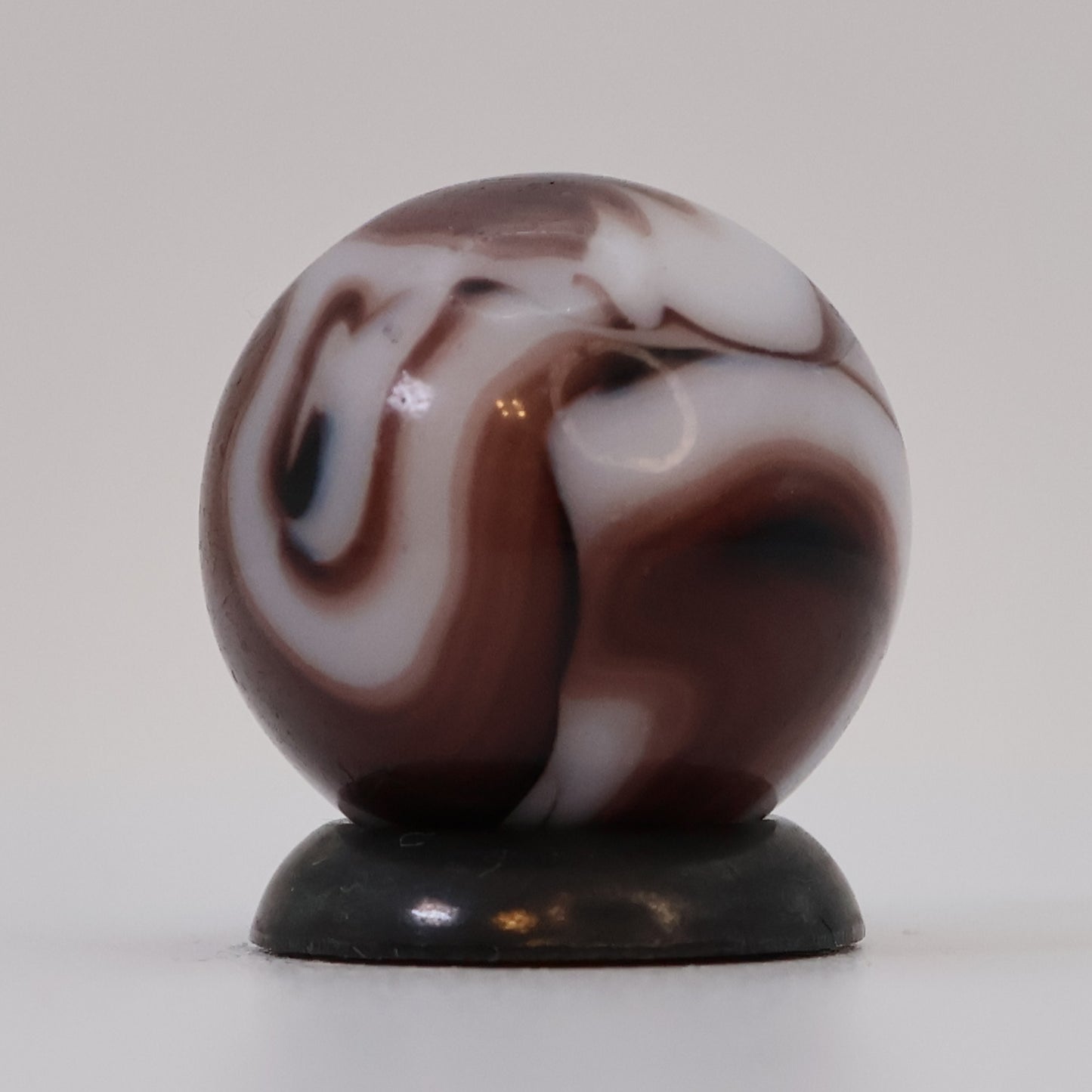 5/8" Swirl Marble Deep Purple & White NM+