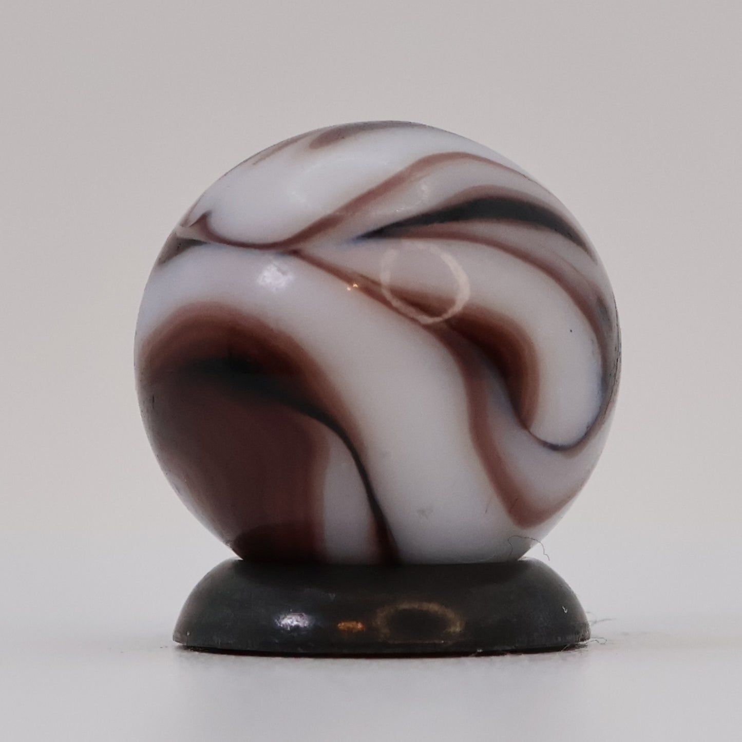 5/8" Swirl Marble Deep Purple & White NM+