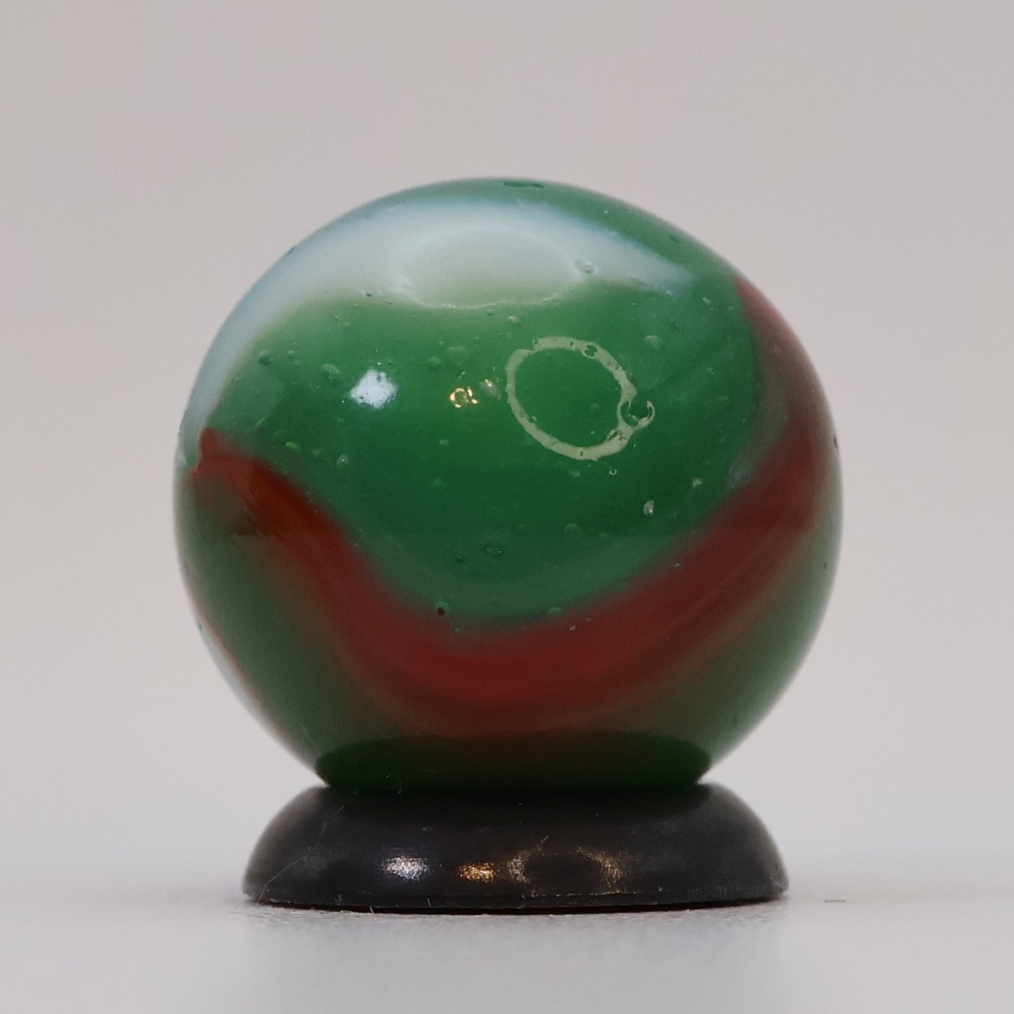 5/8" Transparent Based Peltier Rainbo Green White Red MINT