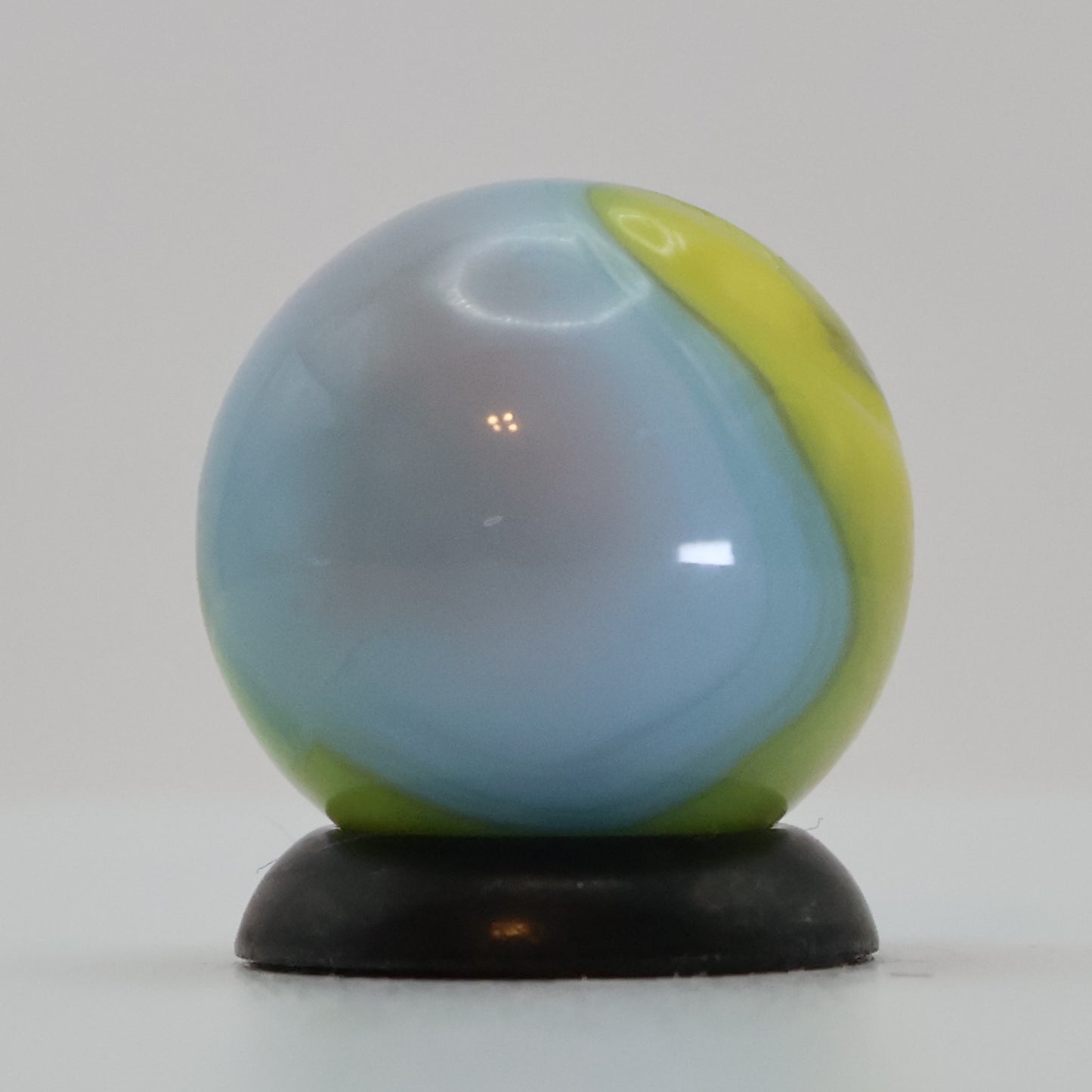 9/16" Vintage Vitro Agate Easter Egg Marble w/swirl M-
