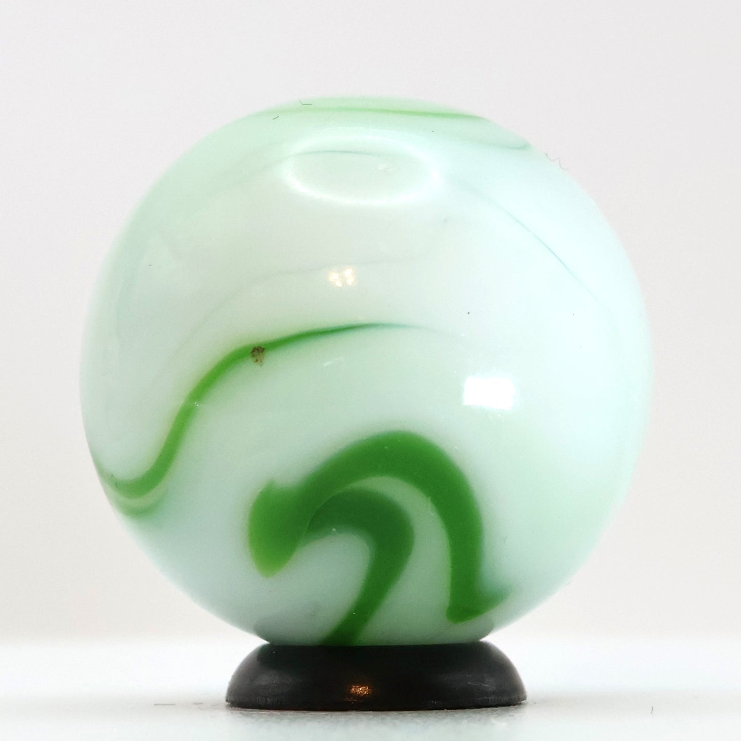 7/8" Swirl Marble White & Green NM+
