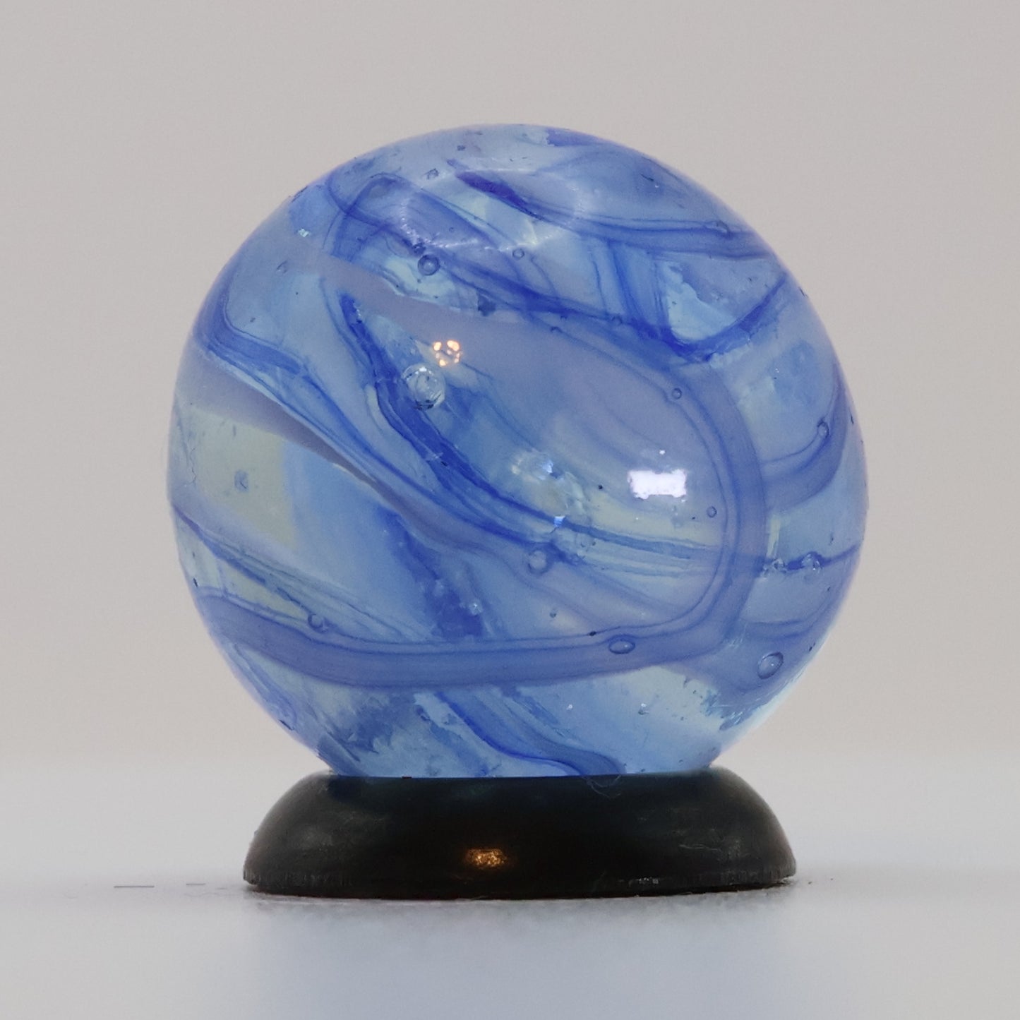 5/8" Veiligglas Blue & White Marble Wire Pull great backlit NM+