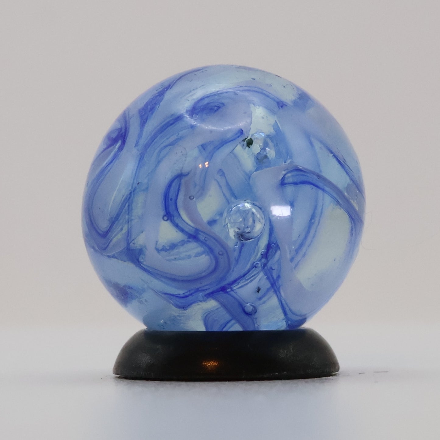 5/8" Veiligglas Blue & White Marble Wire Pull great backlit NM+