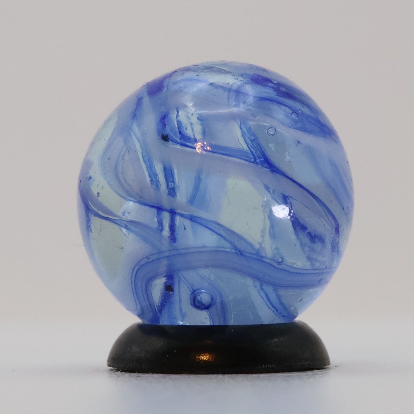 5/8" Veiligglas Blue & White Marble Wire Pull great backlit NM+