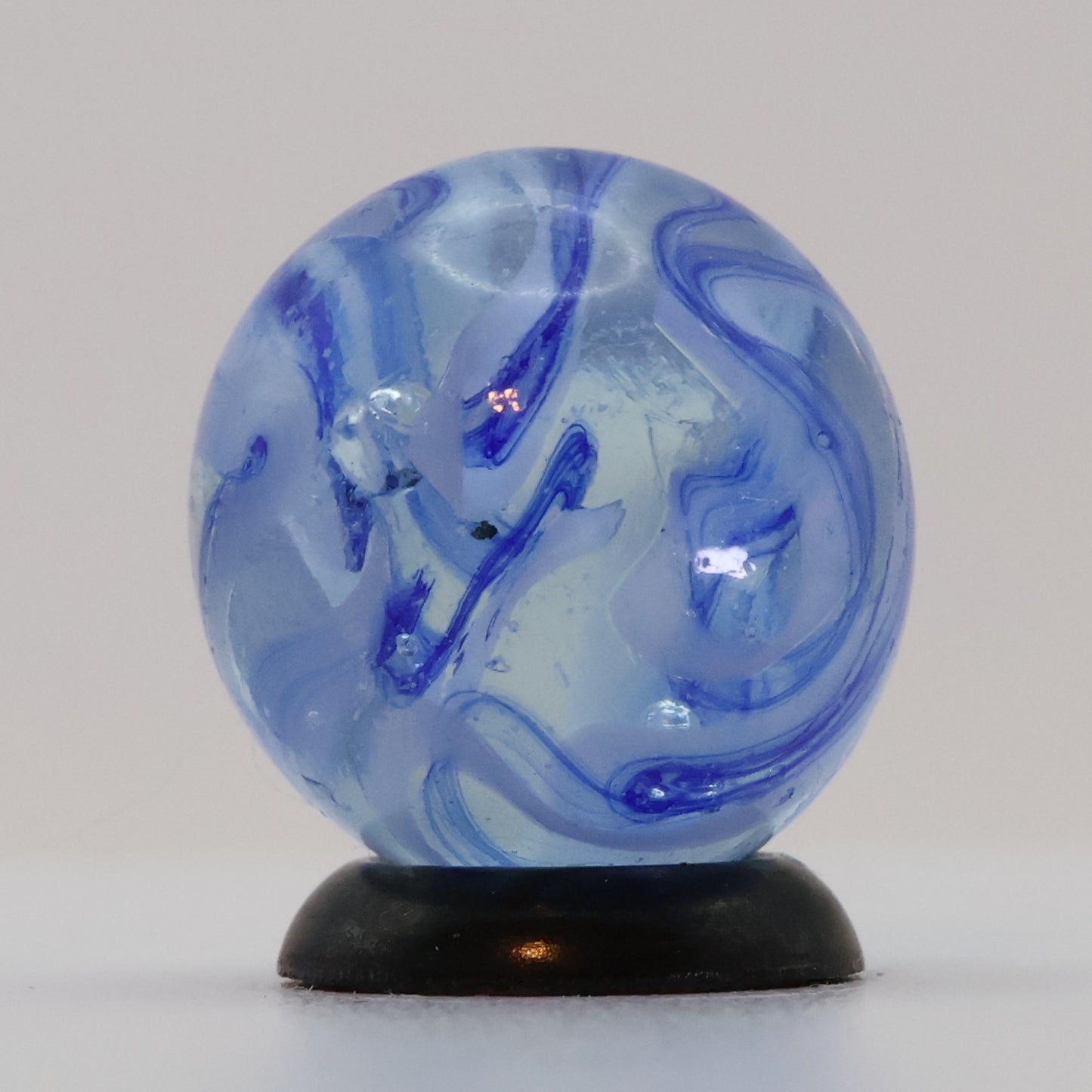 5/8" Veiligglas Blue & White Marble Wire Pull great backlit NM+
