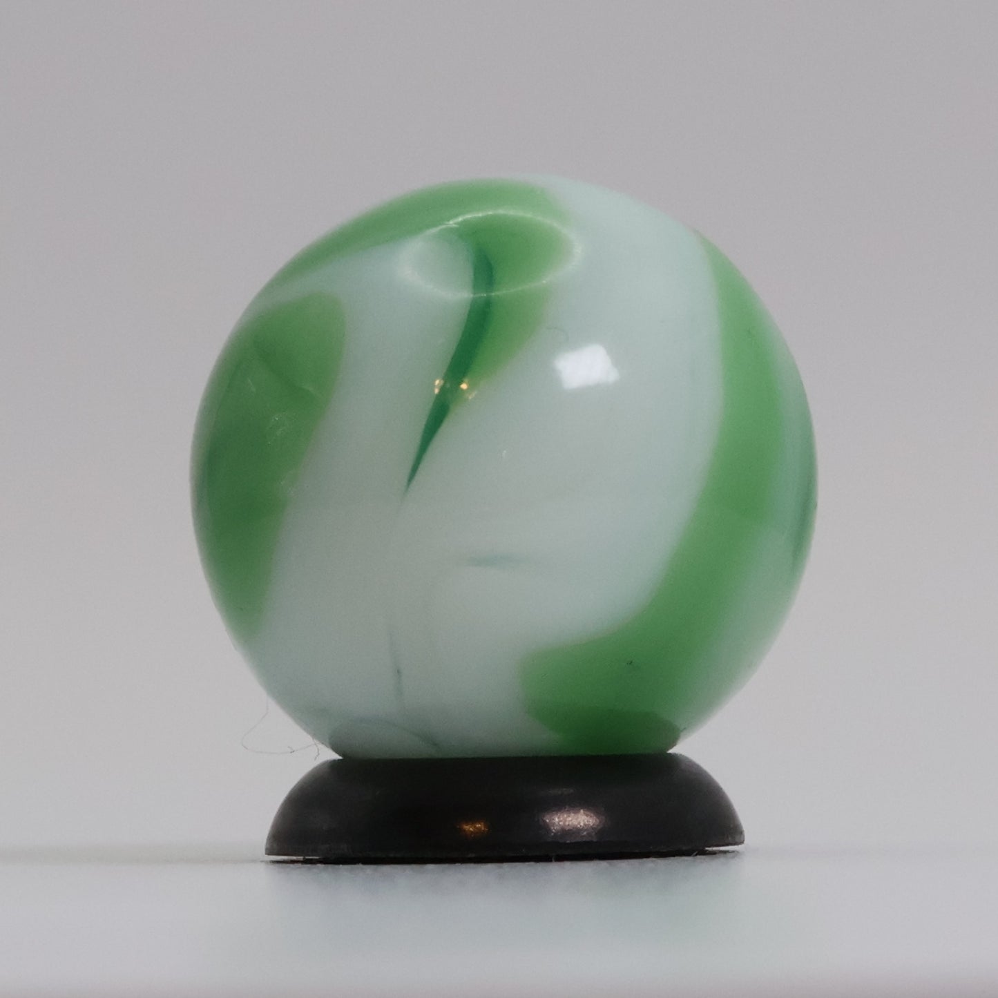 11/16" Swirl marble Green & White MINT