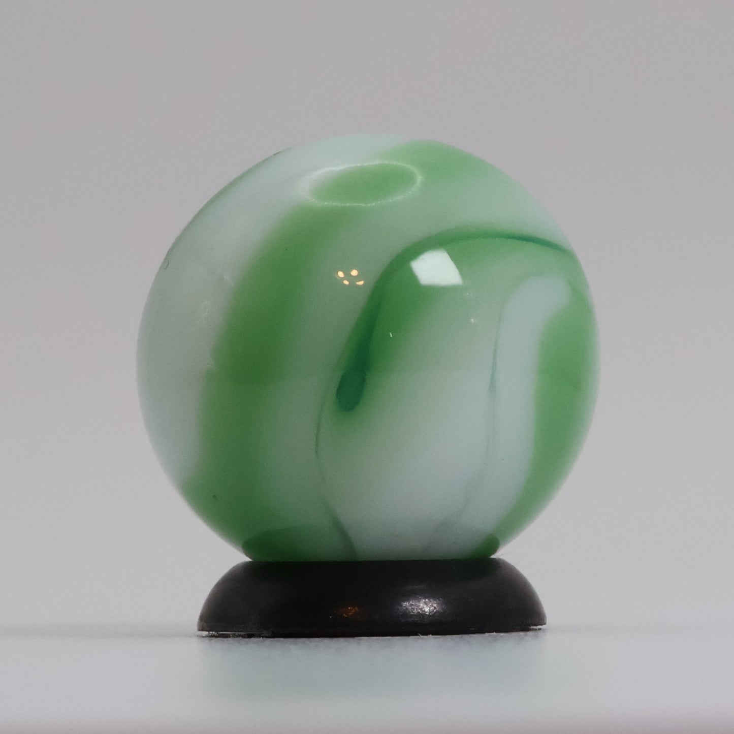 11/16" Swirl marble Green & White MINT